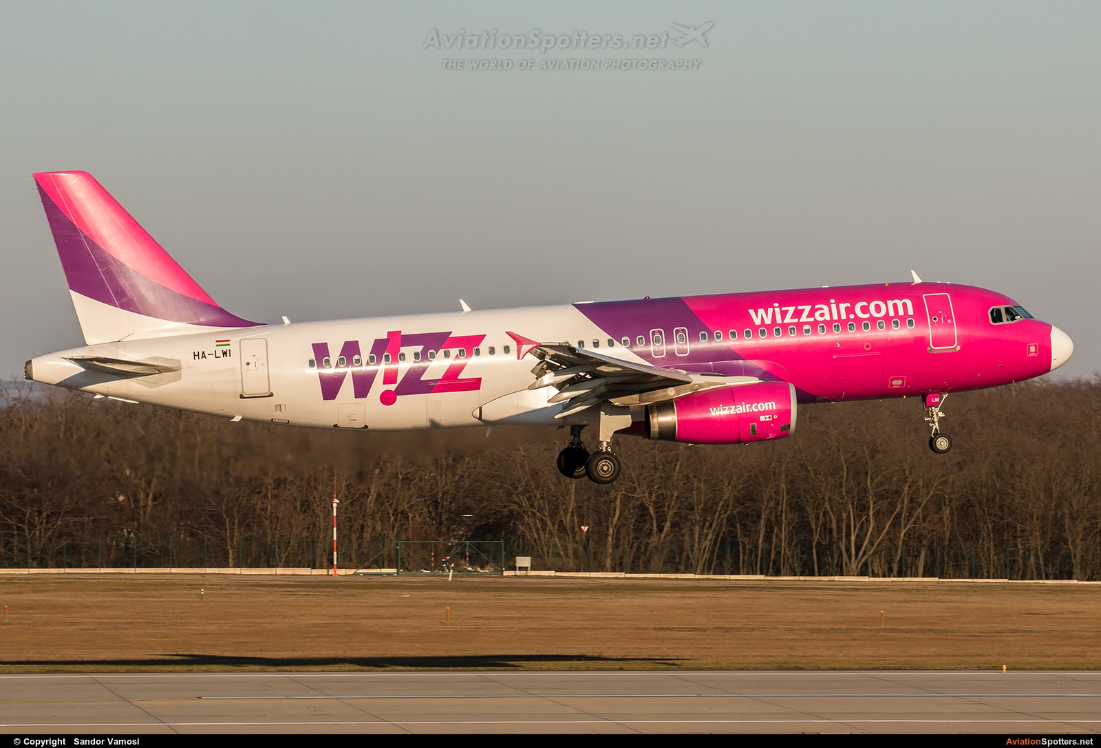 Wizz Air  -  A320  (HA-LWI) By Sandor Vamosi (ALEX67)