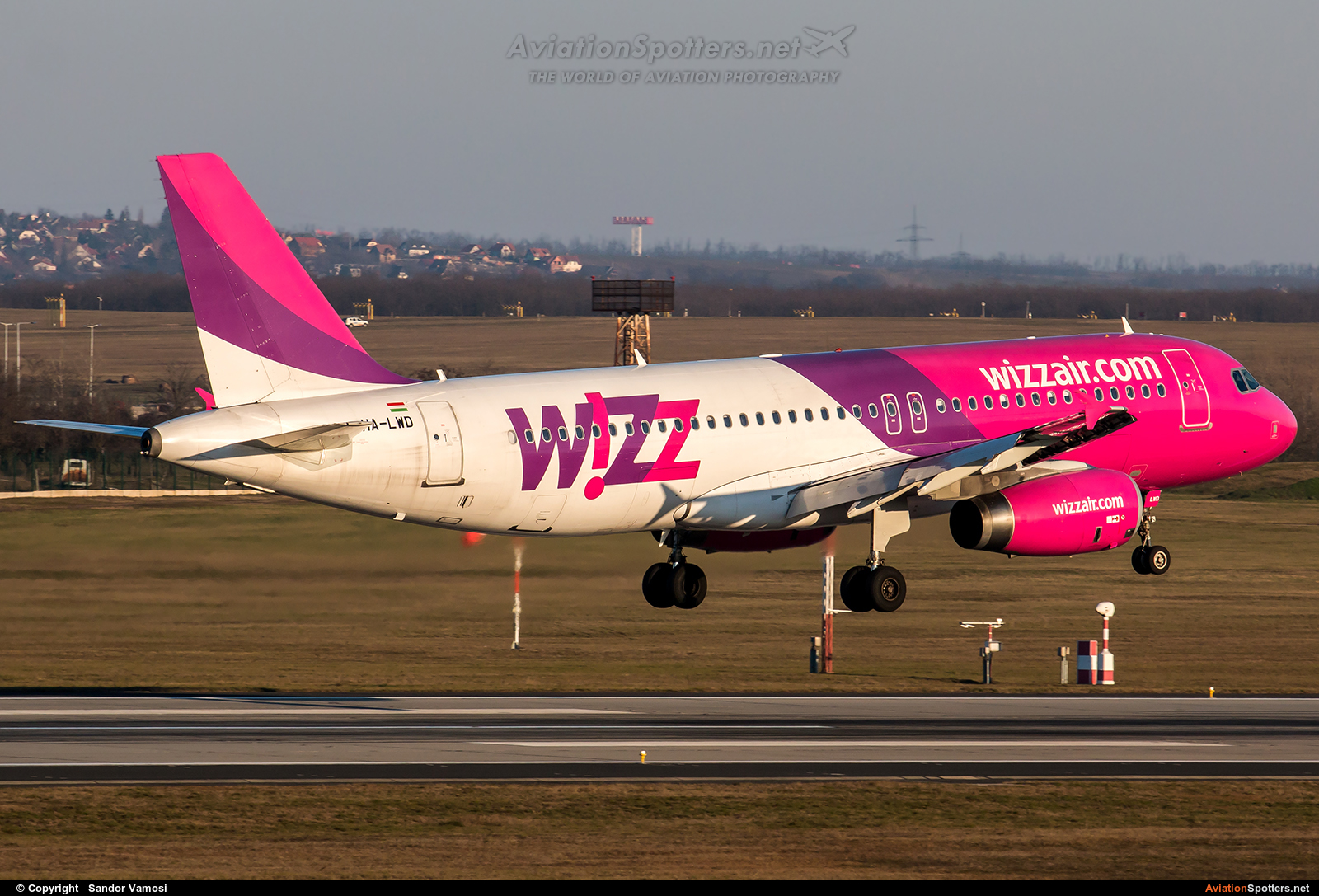 Wizz Air  -  A320  (HA-LWD) By Sandor Vamosi (ALEX67)