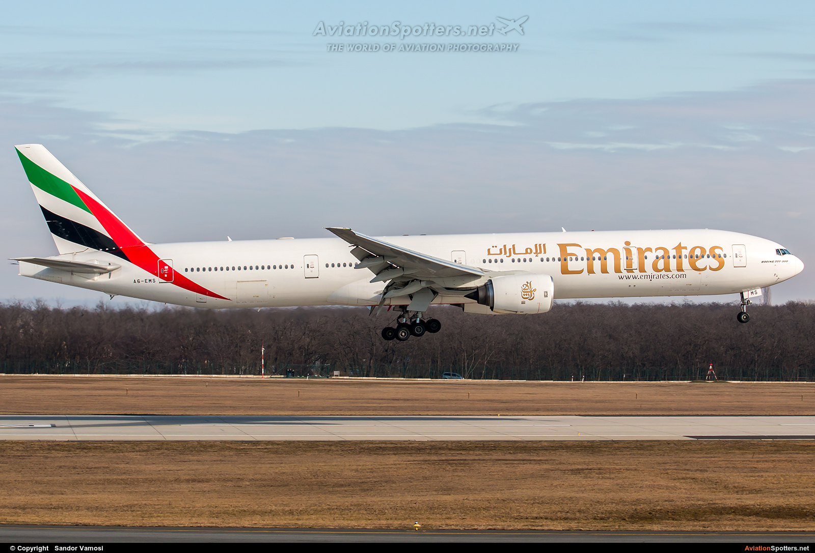 Emirates Airlines  -  777-300  (A6-EMS) By Sandor Vamosi (ALEX67)