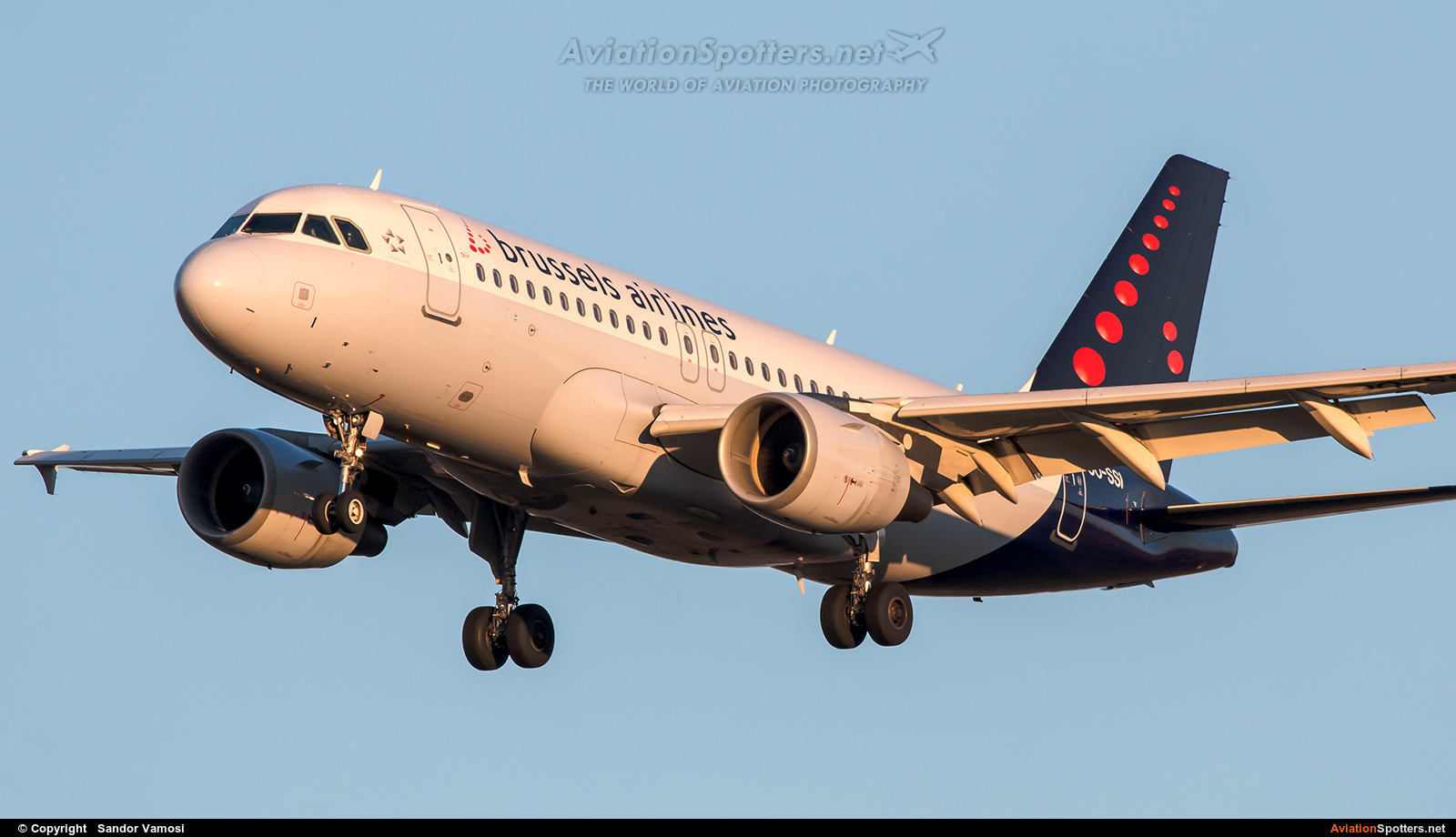Brussels Airlines  -  A319-112  (OO-SSI) By Sandor Vamosi (ALEX67)