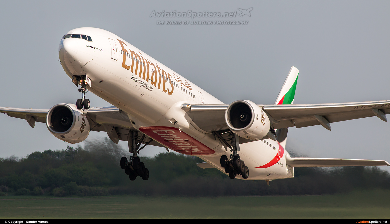 Emirates Airlines  -  777-300  (A6-EMM) By Sandor Vamosi (ALEX67)