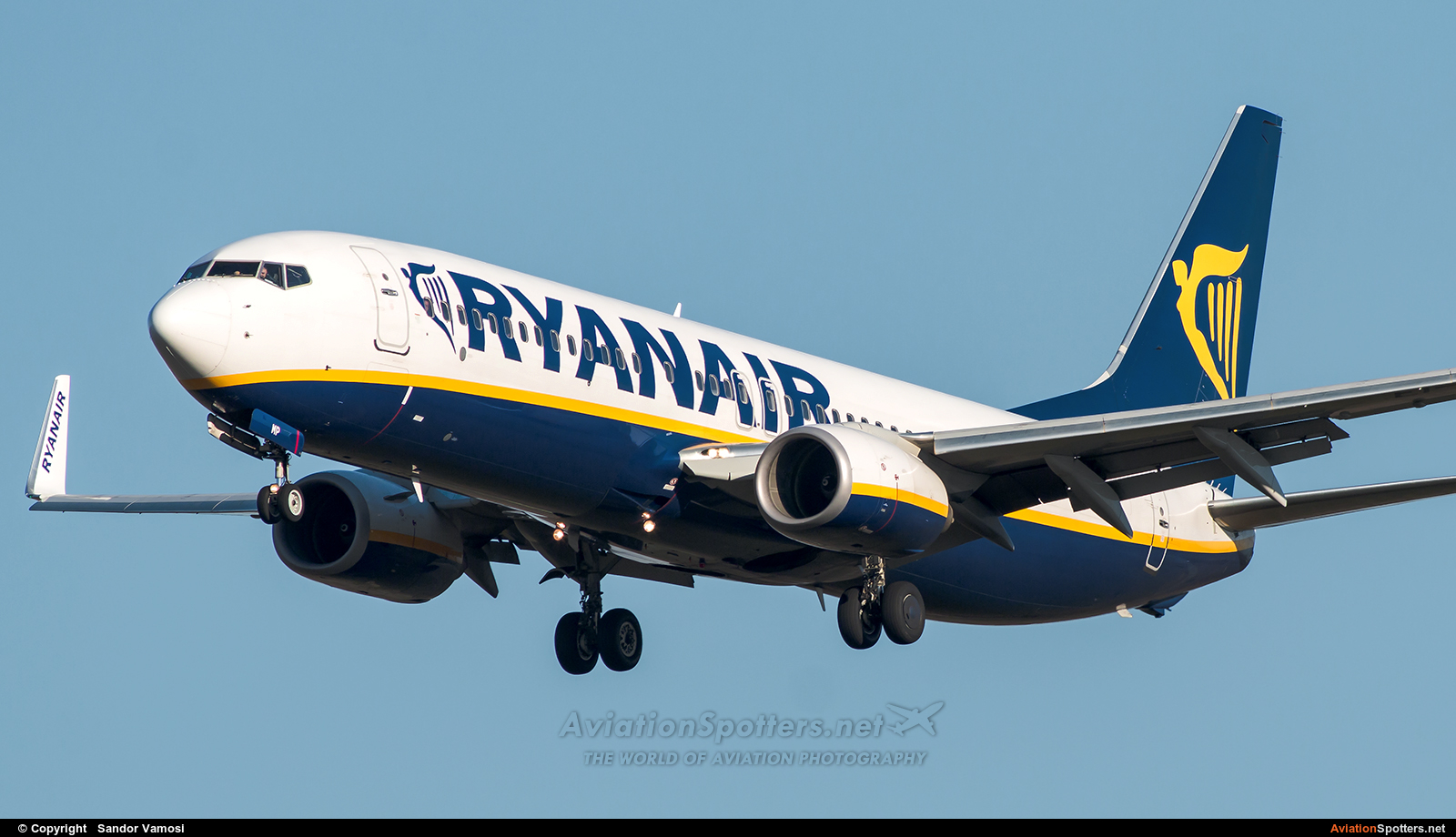 Ryanair  -  737-800  (EI-EMP) By Sandor Vamosi (ALEX67)
