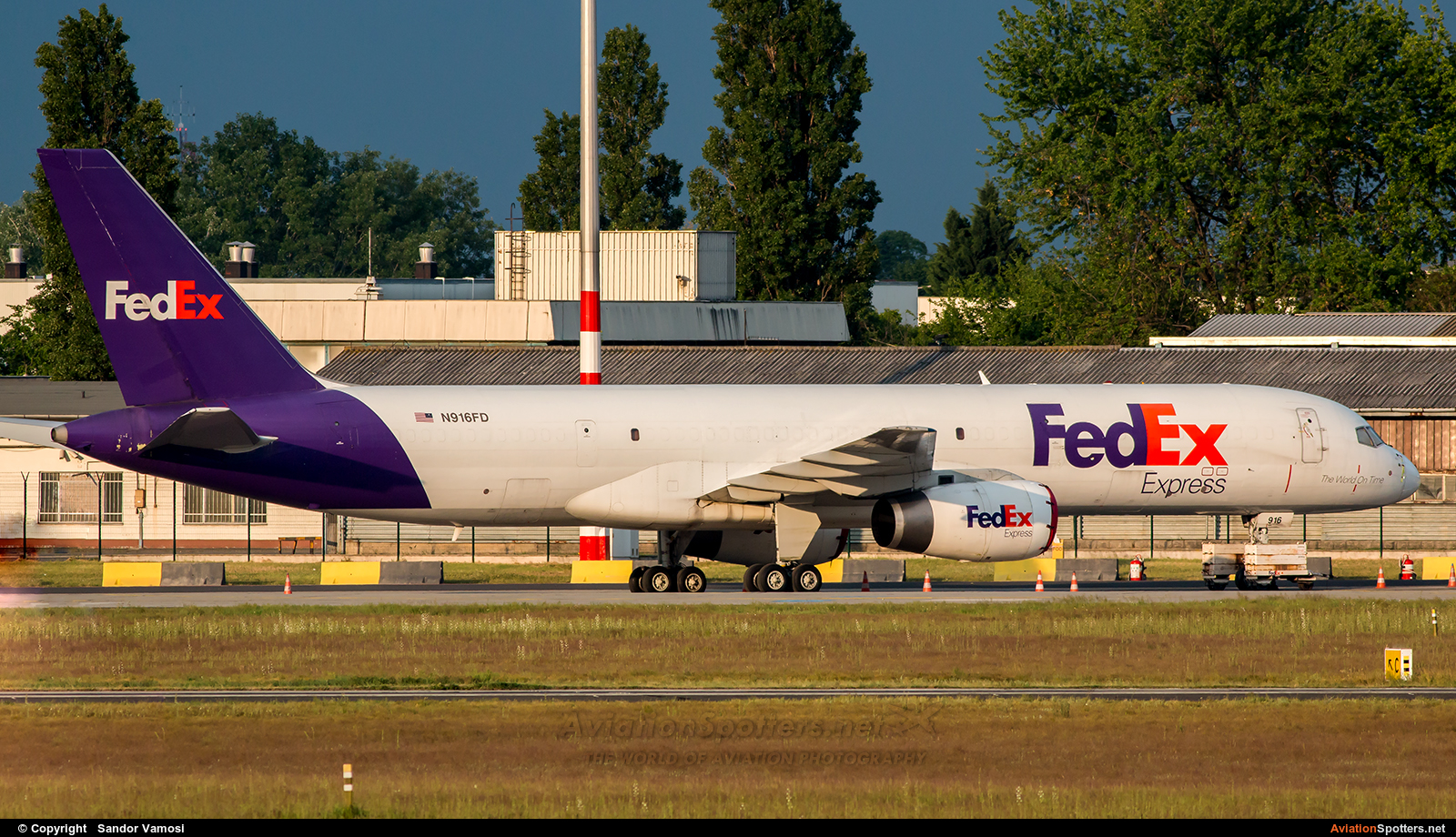 FedEx Federal Express  -  757-200F  (N916FD) By Sandor Vamosi (ALEX67)