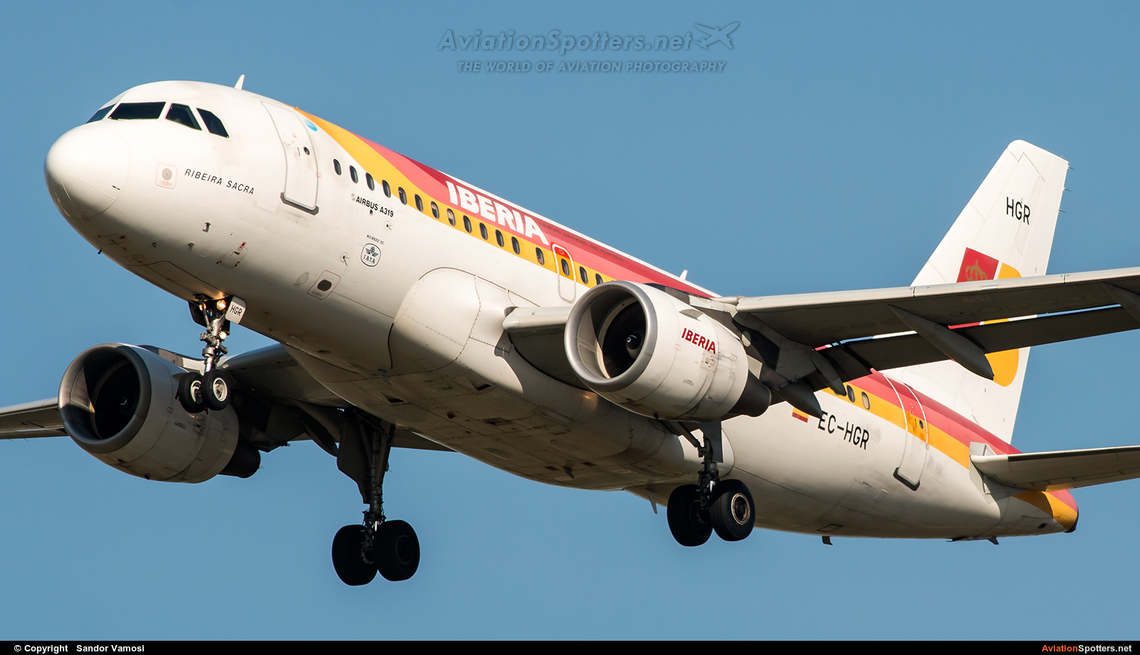 Iberia  -  A319  (EC-HGR) By Sandor Vamosi (ALEX67)