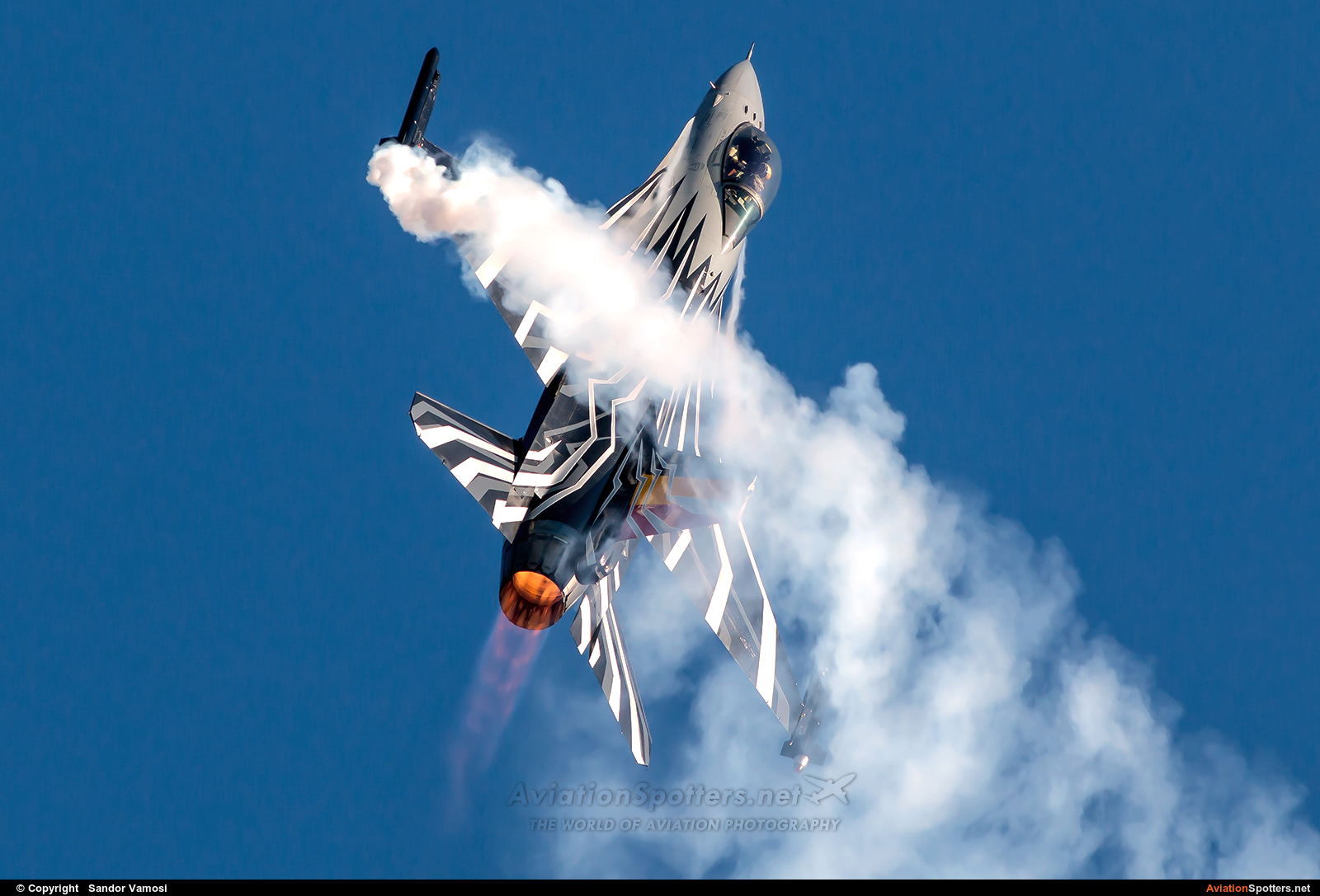 Belgium - Air Force  -  F-16AM Fighting Falcon  (FA-123) By Sandor Vamosi (ALEX67)