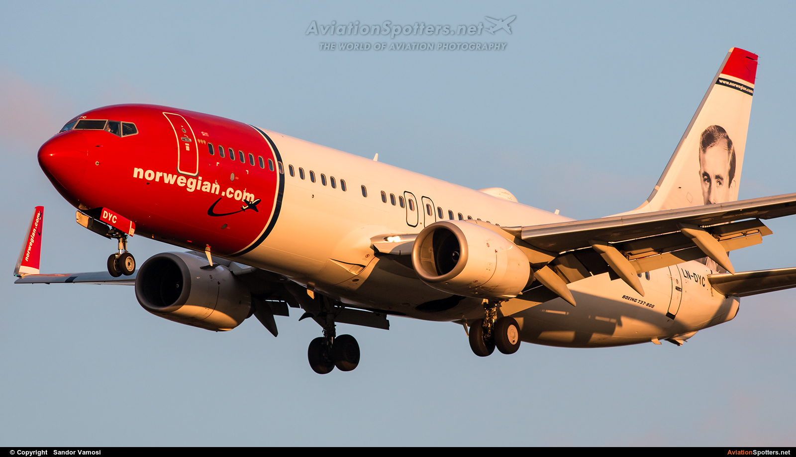 Norwegian Air Shuttle  -  737-800  (LN-DYC) By Sandor Vamosi (ALEX67)