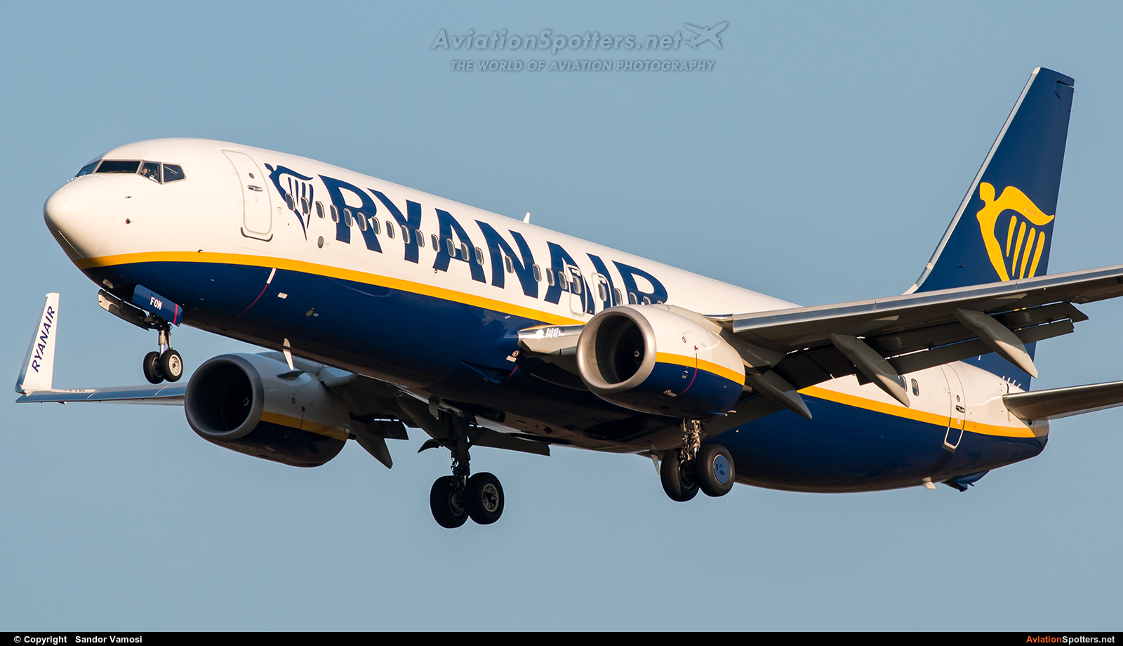 Ryanair  -  737-800  (EI-FOM) By Sandor Vamosi (ALEX67)