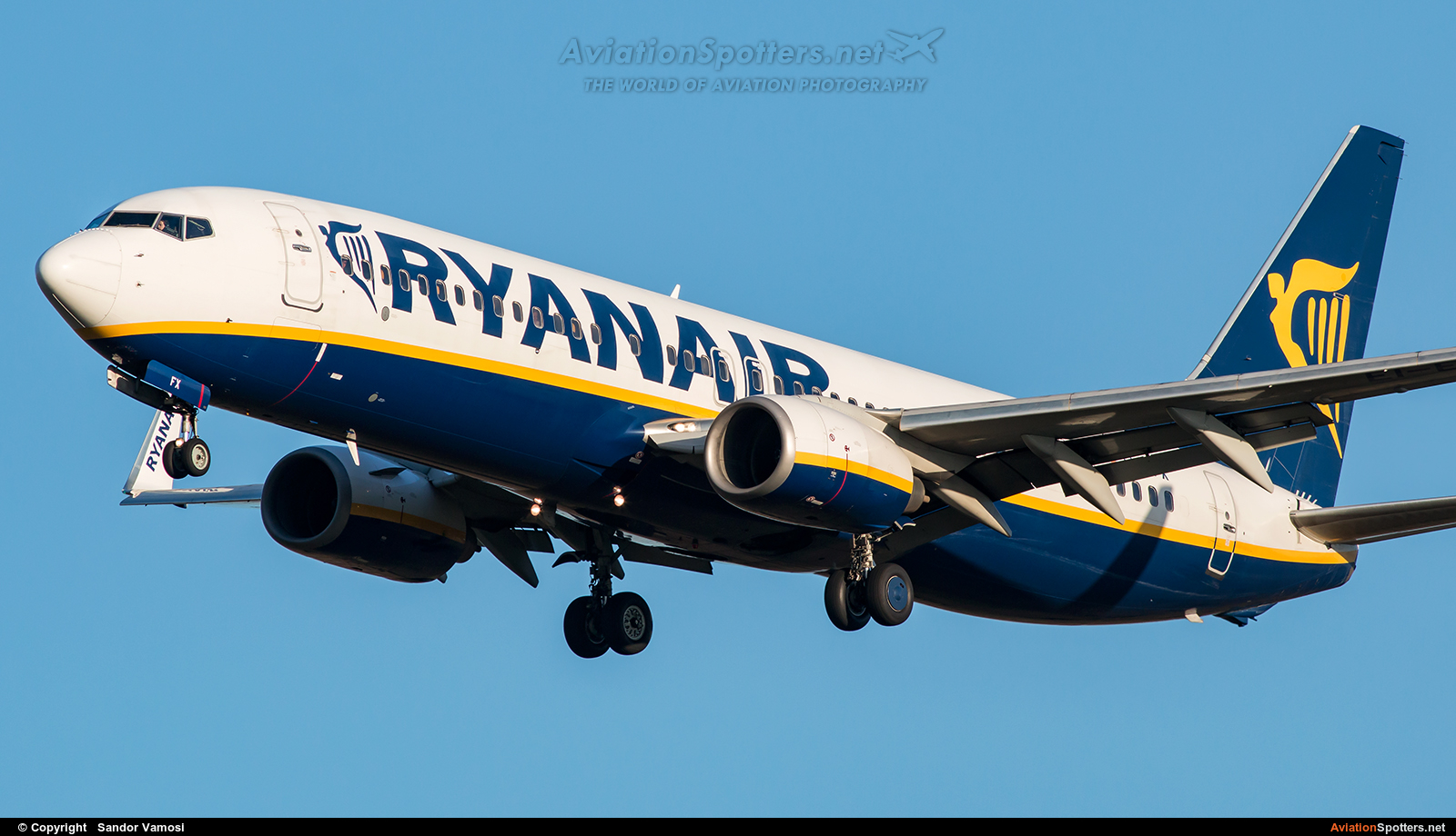 Ryanair  -  737-800  (EI-EFX) By Sandor Vamosi (ALEX67)