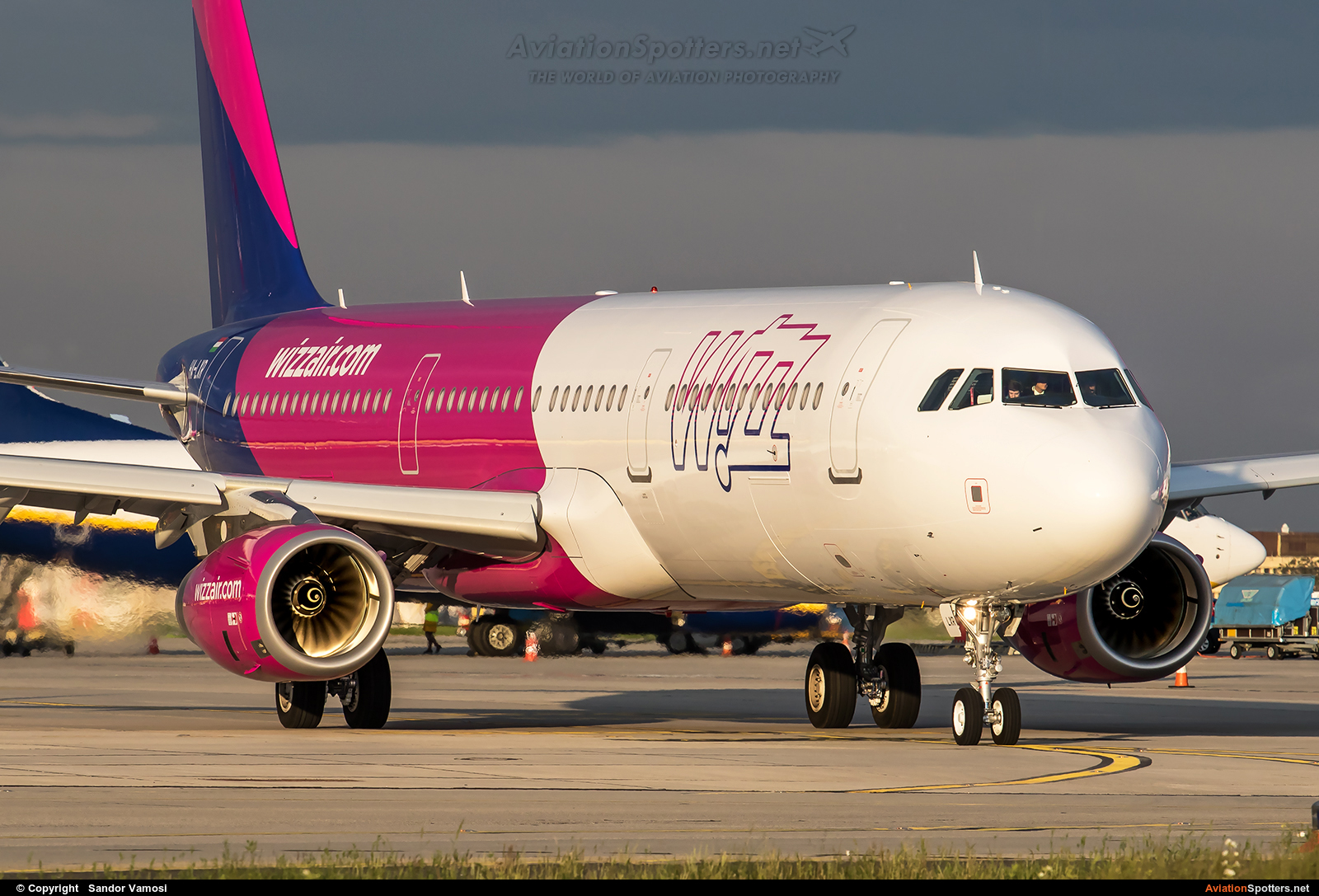 Wizz Air  -  A321-231  (HA-LXR) By Sandor Vamosi (ALEX67)