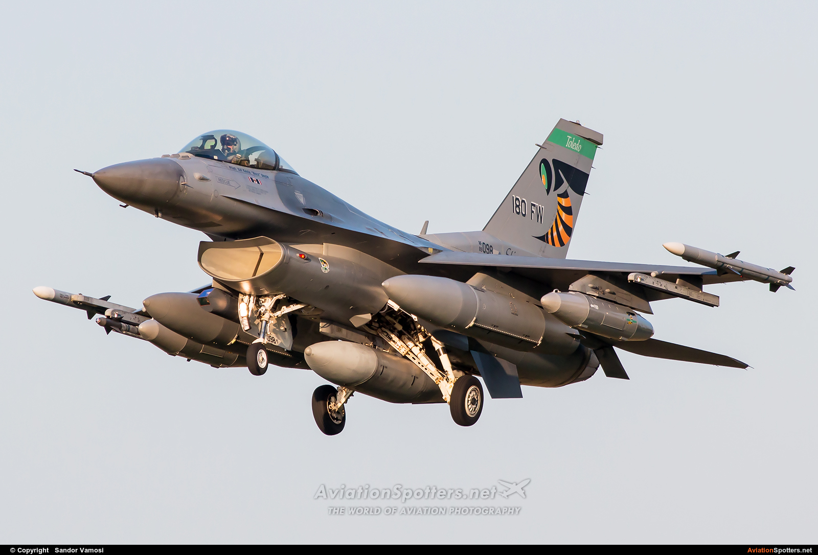 USA - Air Force  -  F-16C Fighting Falcon  (89-2098) By Sandor Vamosi (ALEX67)