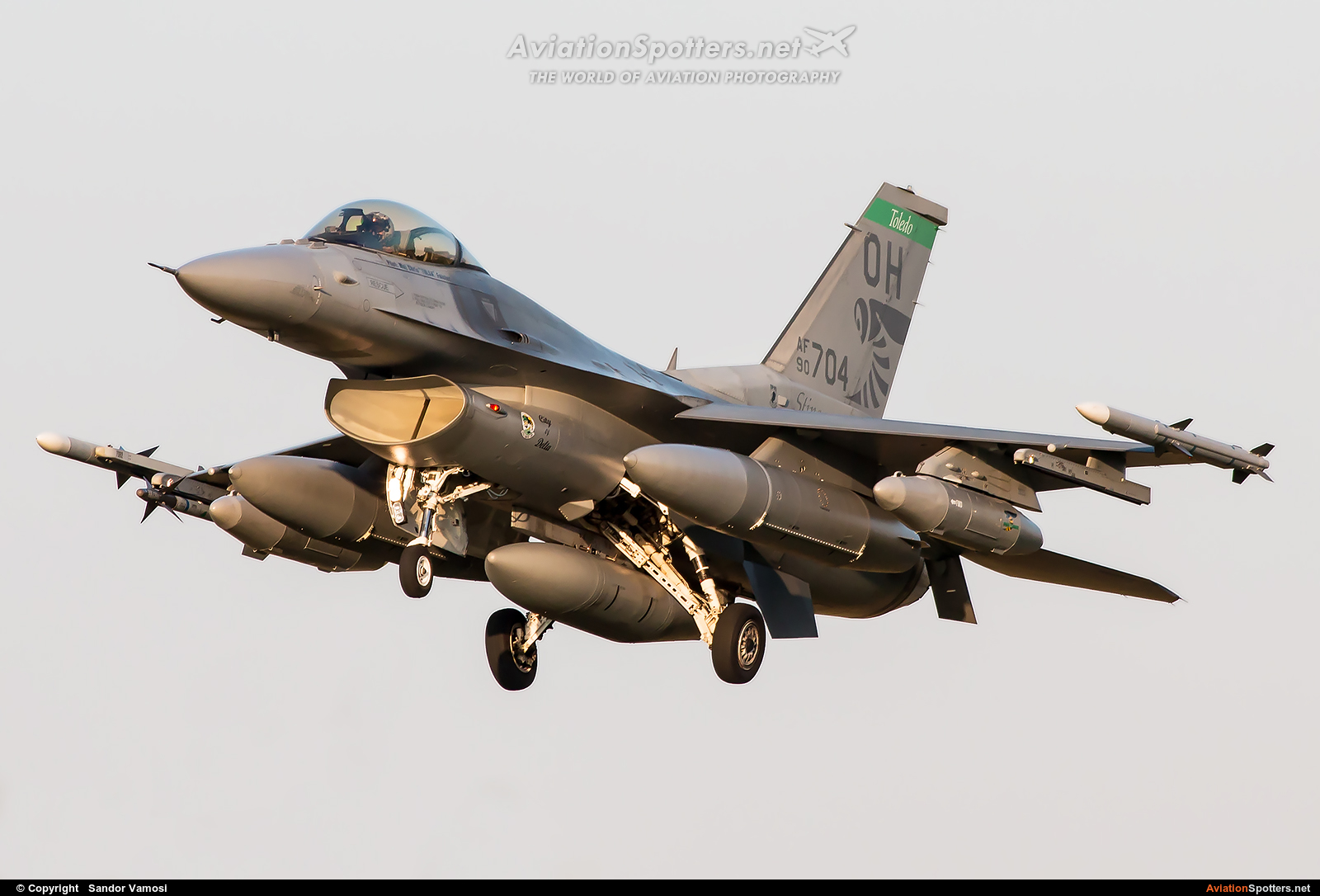 USA - Air Force  -  F-16C Fighting Falcon  (90-0704) By Sandor Vamosi (ALEX67)