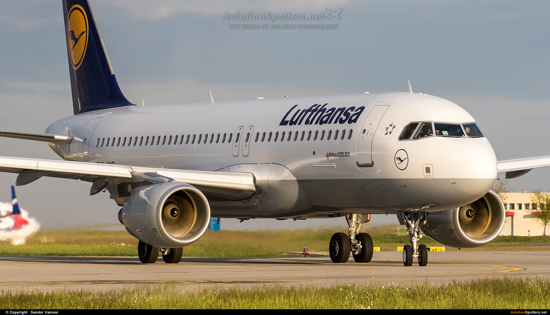 Lufthansa  -  A320-214  (D-AIUZ) By Sandor Vamosi (ALEX67)