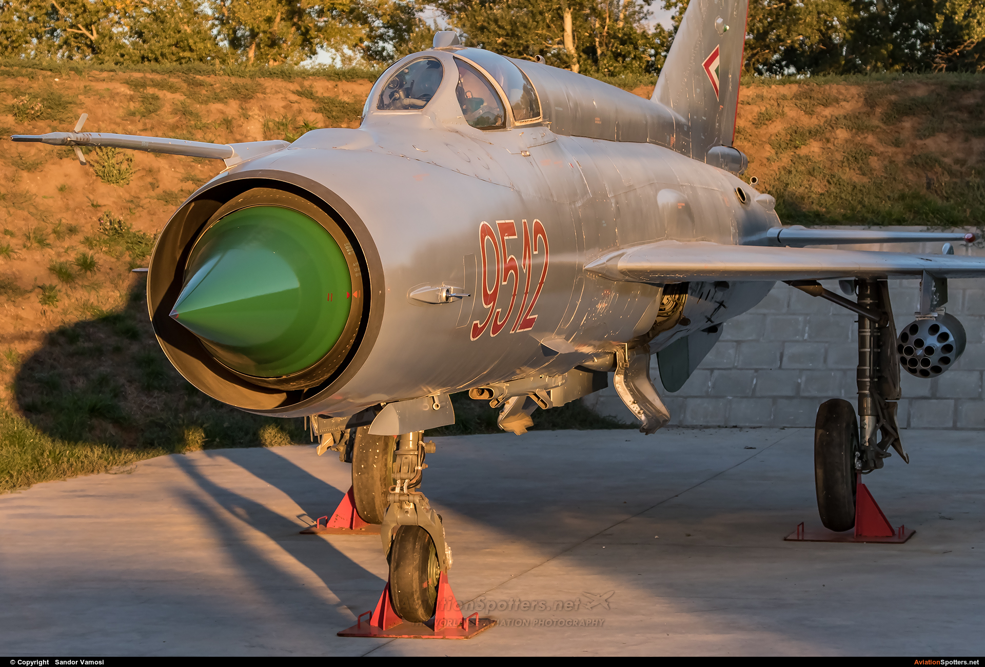 Hungary - Air Force  -  MiG-21MF  (9512) By Sandor Vamosi (ALEX67)