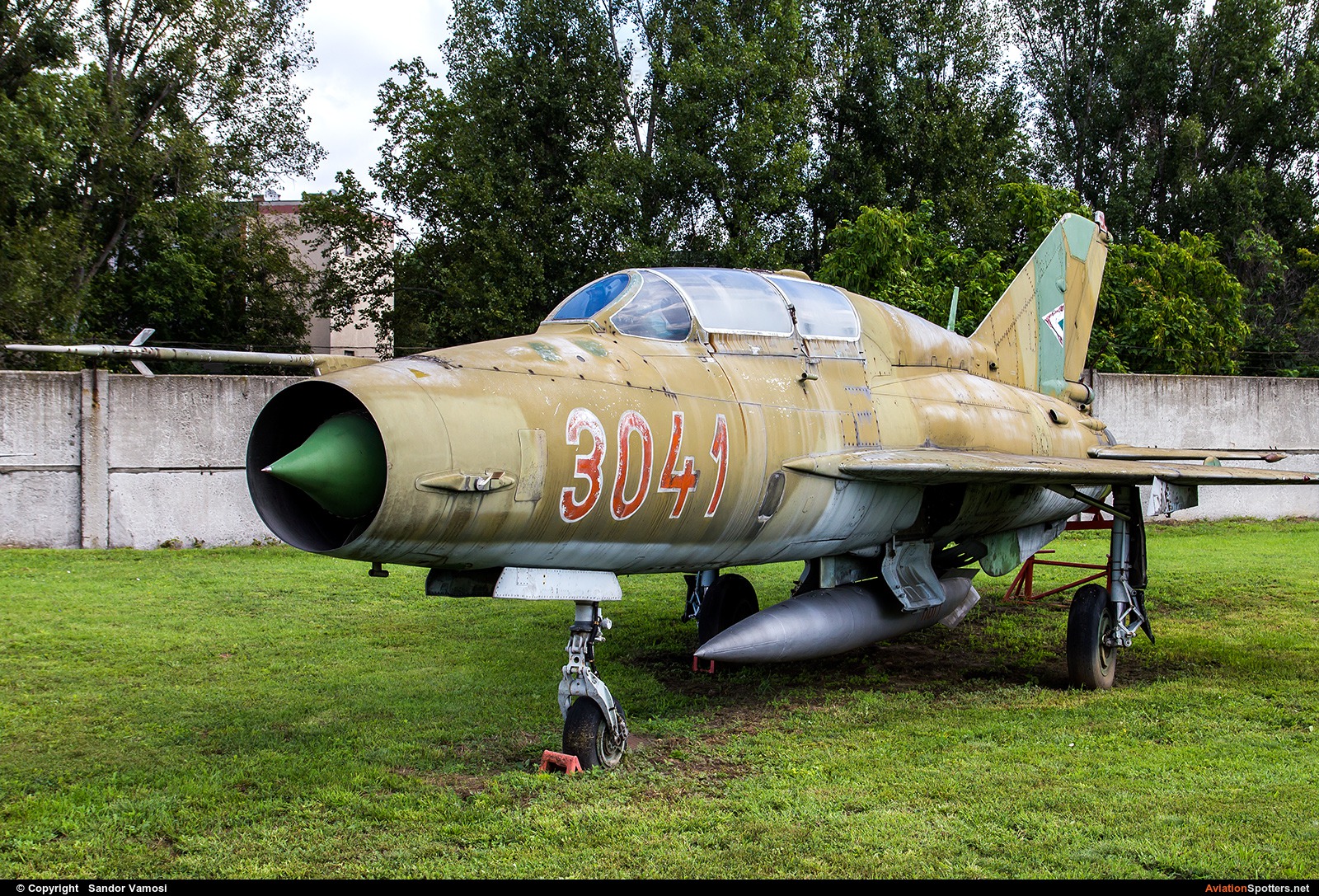 Hungary - Air Force  -  MiG-21UM  (3041) By Sandor Vamosi (ALEX67)