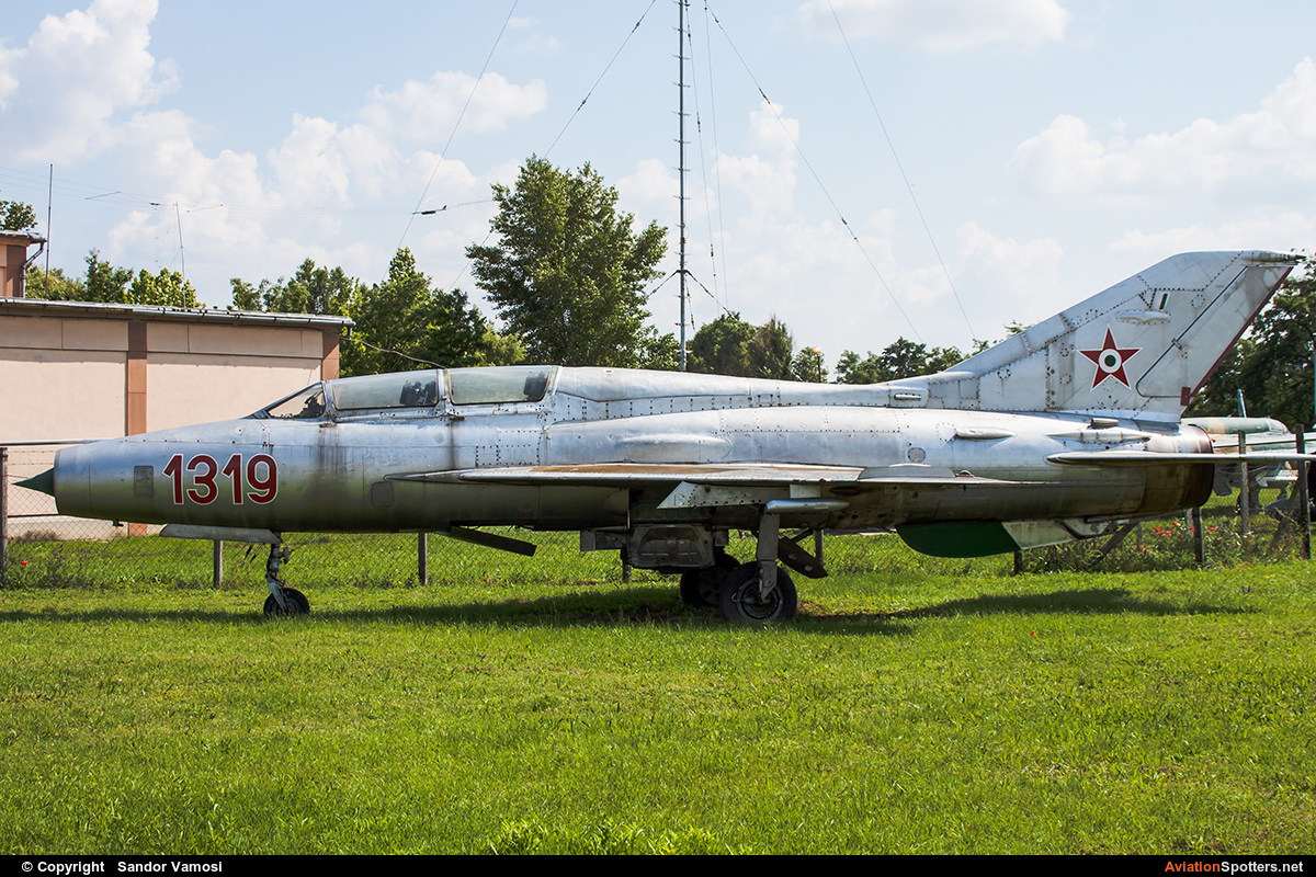Hungary - Air Force  -  MiG-21U  (1319) By Sandor Vamosi (ALEX67)