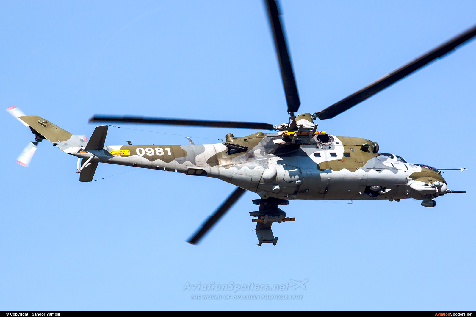 Czech - Air Force  -  Mi-24V  (0981) By Sandor Vamosi (ALEX67)