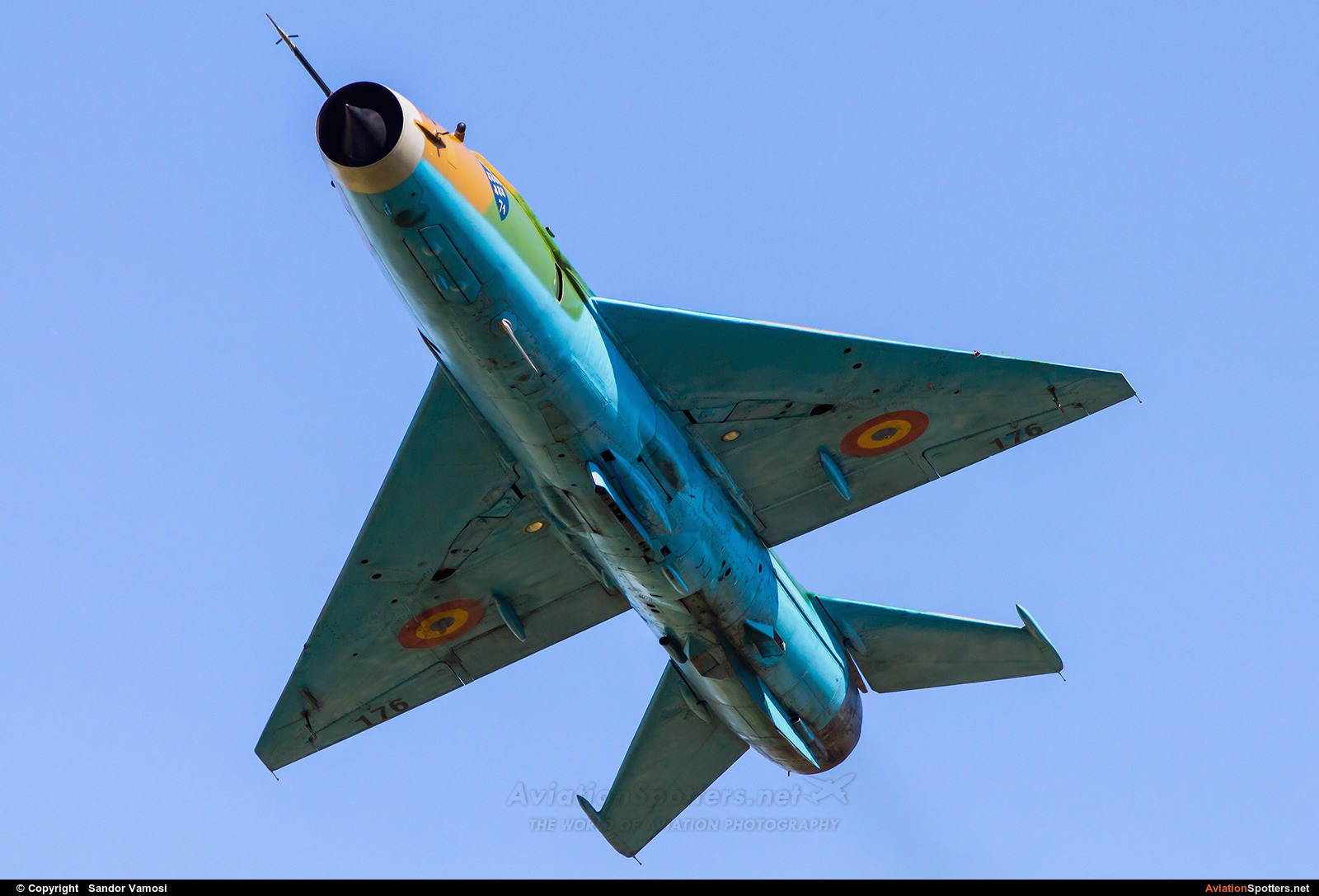 Romania - Air Force  -  MiG-21 UM  LanceR B  (176) By Sandor Vamosi (ALEX67)