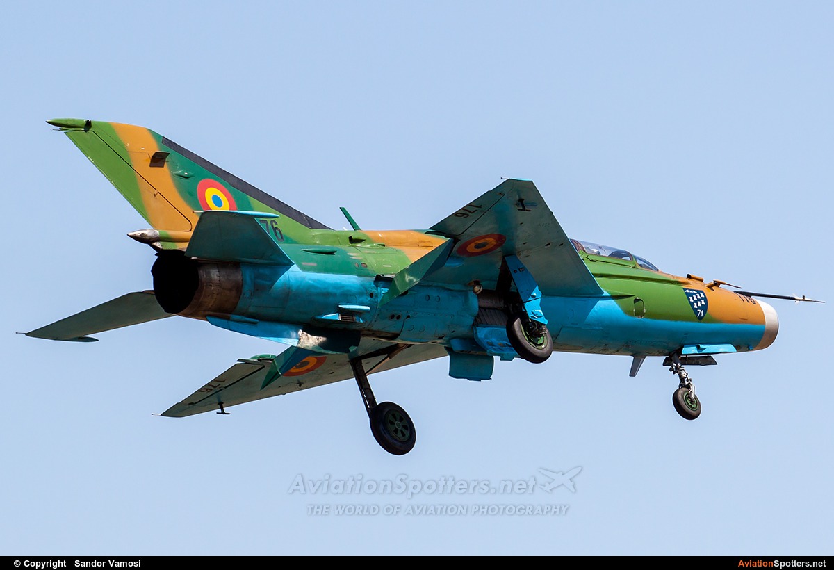 Romania - Air Force  -  MiG-21 UM  LanceR B  (176) By Sandor Vamosi (ALEX67)