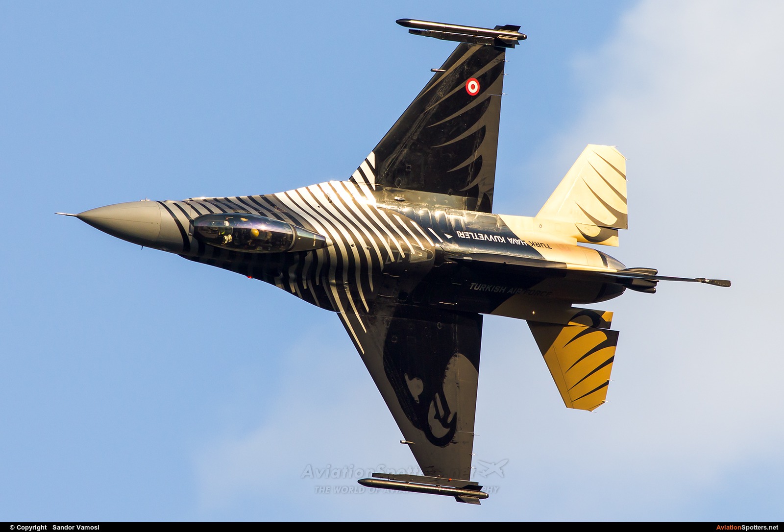 Turkey - Air Force  -  F-16CG  Fighter  Falcon  (91-0011) By Sandor Vamosi (ALEX67)