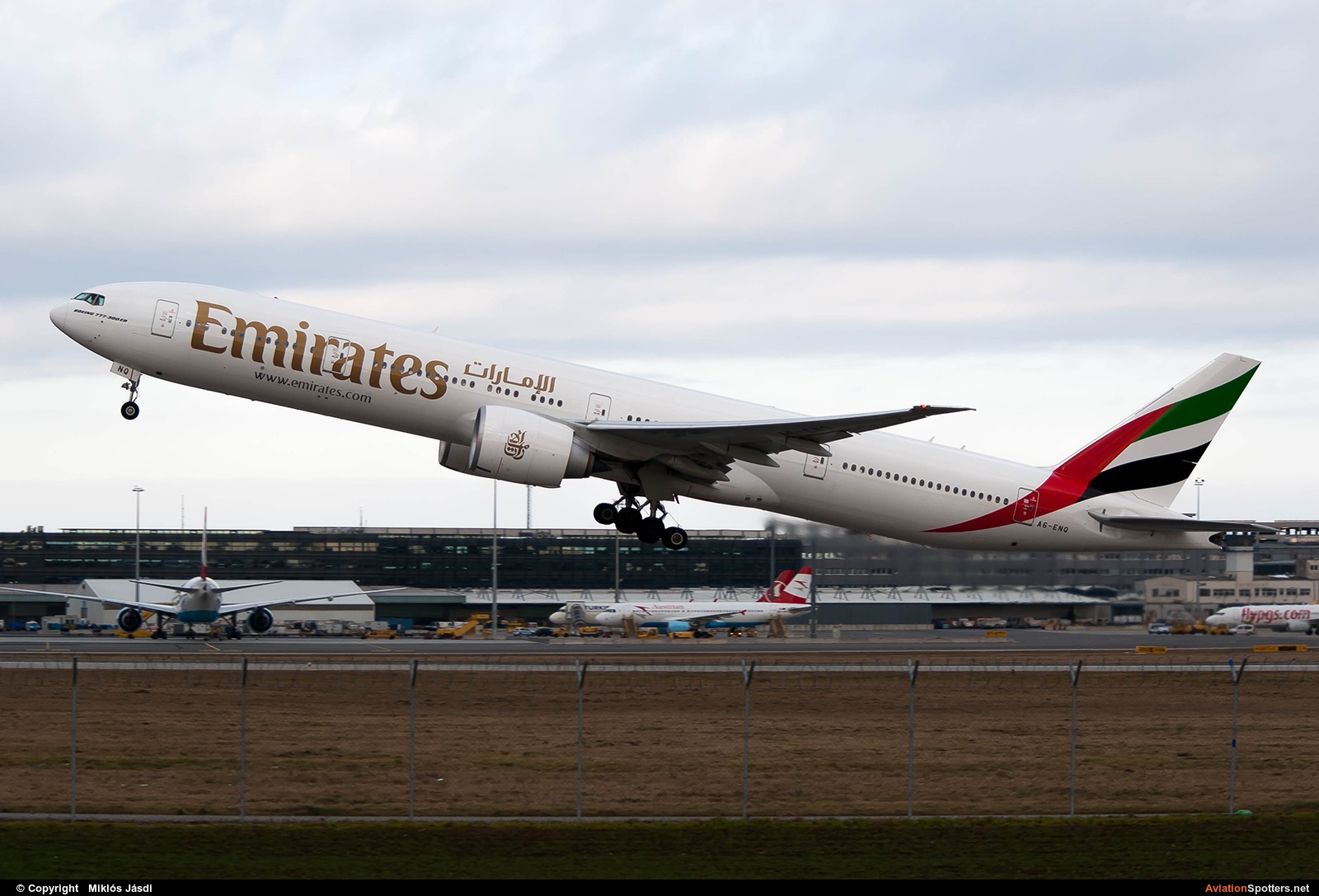 Emirates Airlines  -  777-300ER  (LOWW) By Miklós Jásdi (jmiki8)
