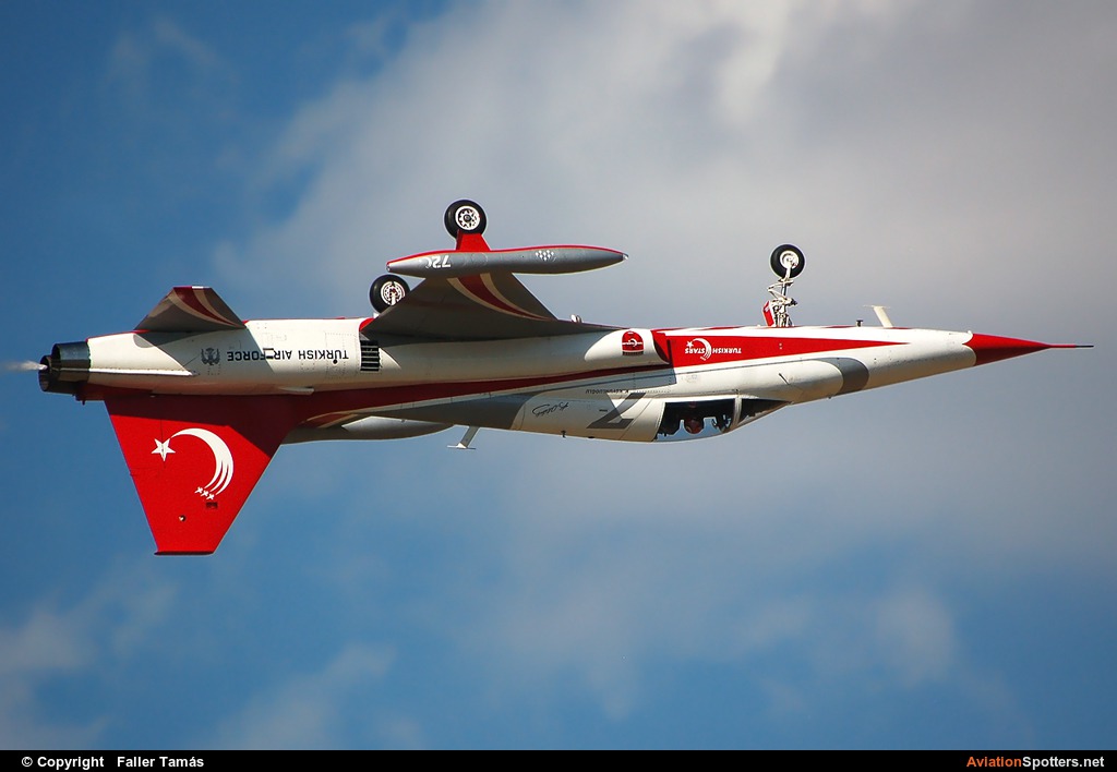 Turkey - Air Force : Turkish Stars  -  NF-5A  (70-3032) By Faller Tamás (fallto78)