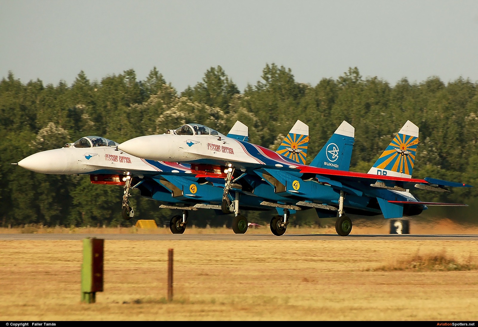 Russia - Air Force : Russian Knights  -  Su-27  (08 BLUE) By Faller Tamás (fallto78)