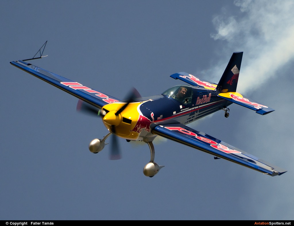 The Flying Bulls  -  300SR  (OK-SON) By Faller Tamás (fallto78)