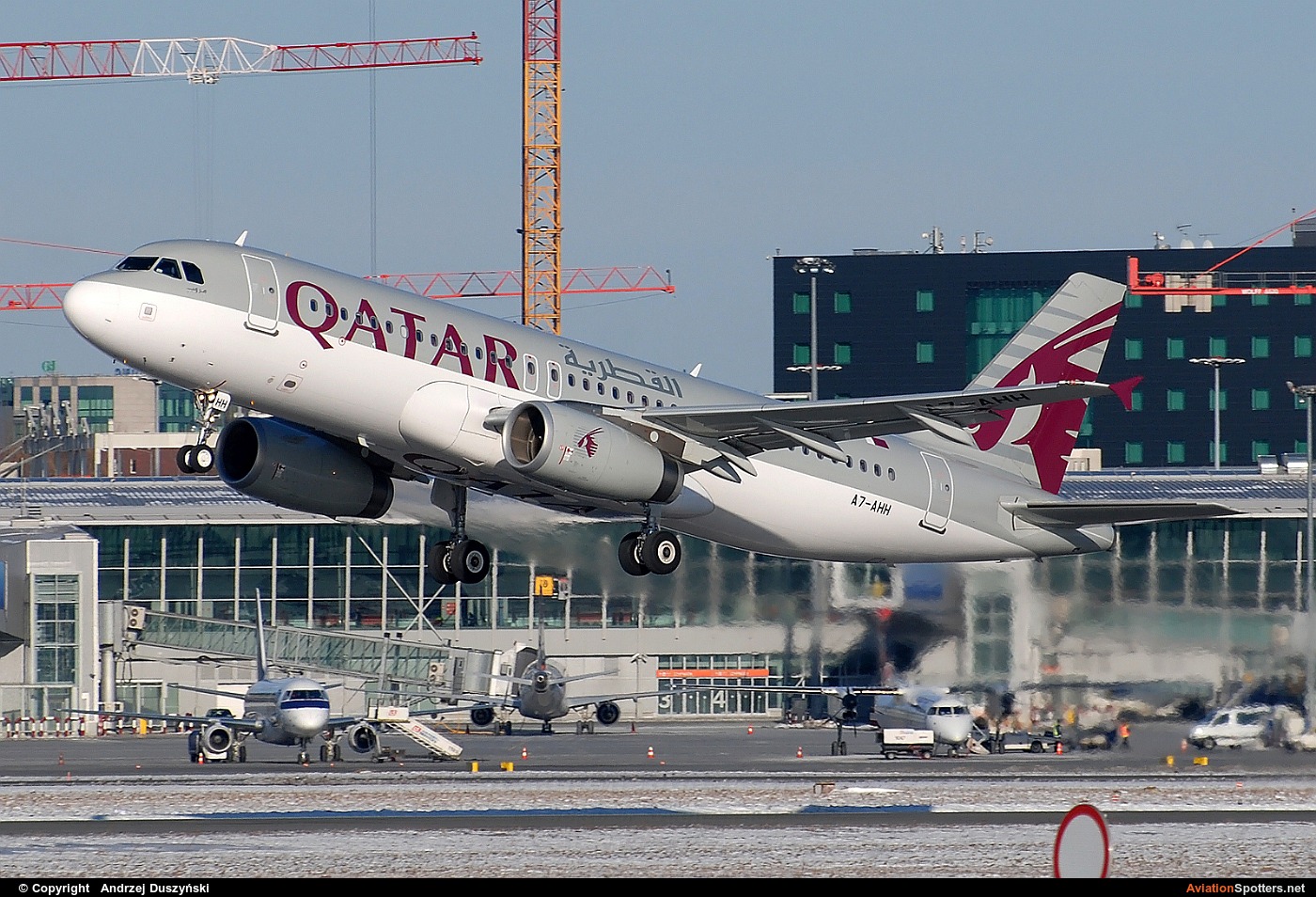 Qatar Airways  -  A320-232  (A7-AHH) By Andrzej Duszyński (duszy)