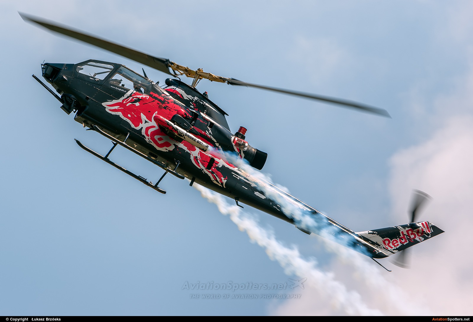 The Flying Bulls  -  TAH-1F Cobra  (N11FX) By Łukasz Brzóska (winkiel)