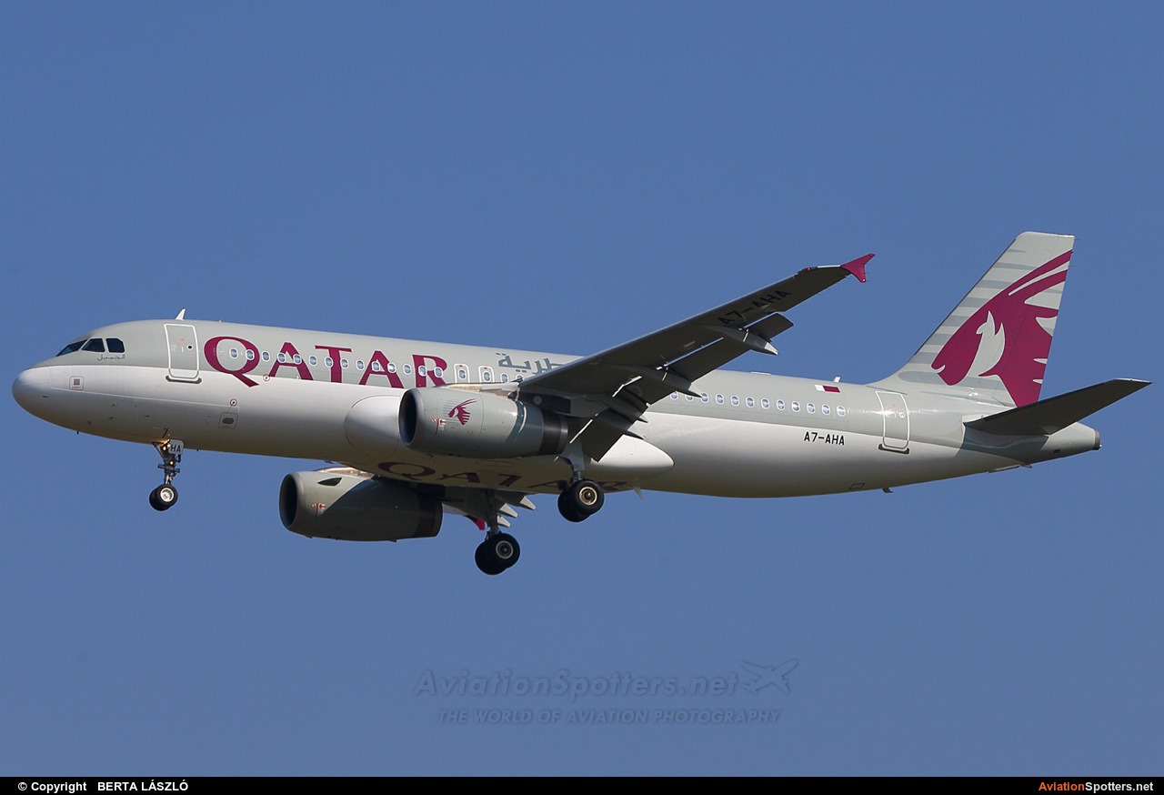 Qatar Airways  -  A320  (A7-AHA) By BERTA LÁSZLÓ (BERTAL)