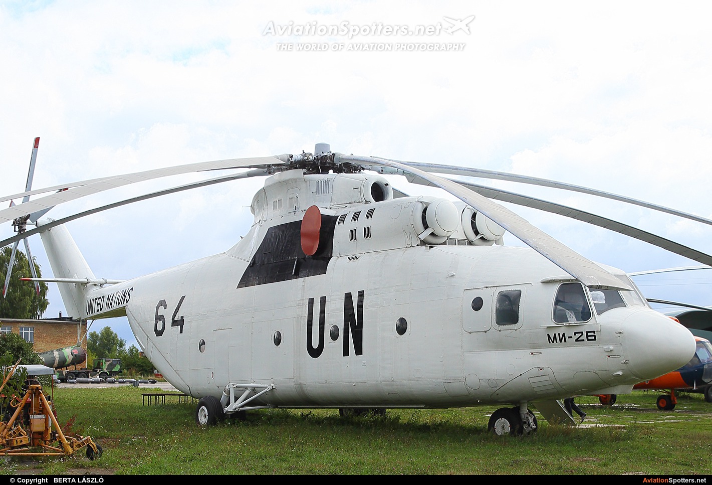 United Nations  -  Mi-26  (64 BLACK) By BERTA LÁSZLÓ (BERTAL)