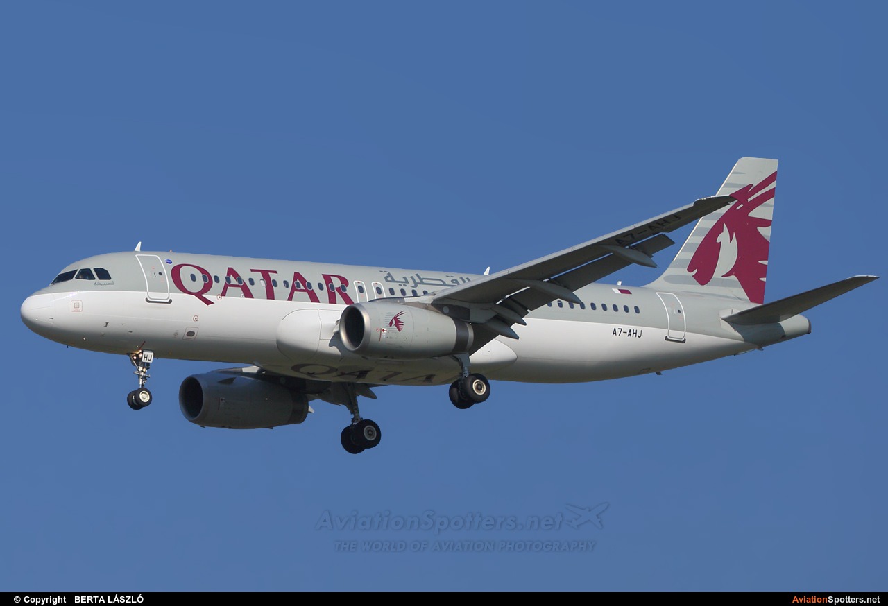Qatar Airways  -  A320  (A7-AHJ) By BERTA LÁSZLÓ (BERTAL)