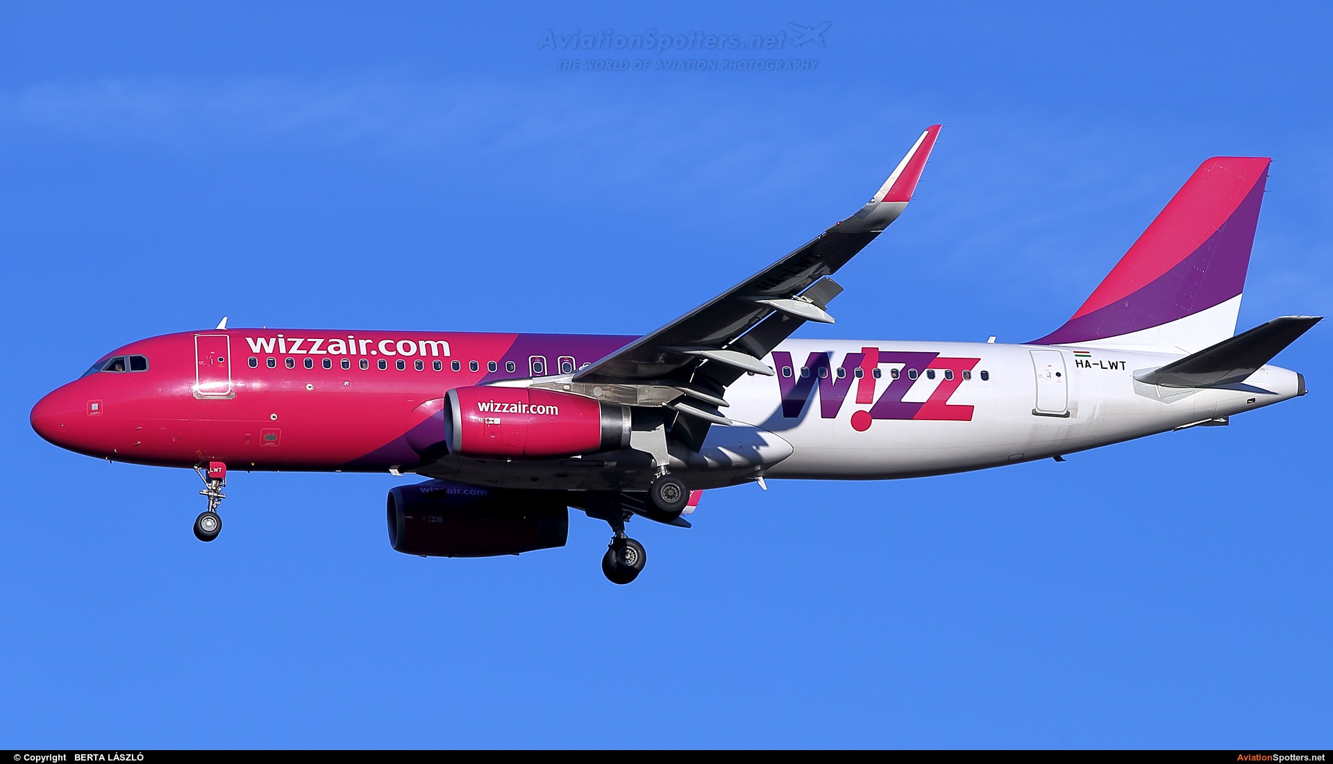 Wizz Air  -  A320  (HA-LWT) By BERTA LÁSZLÓ (BERTAL)