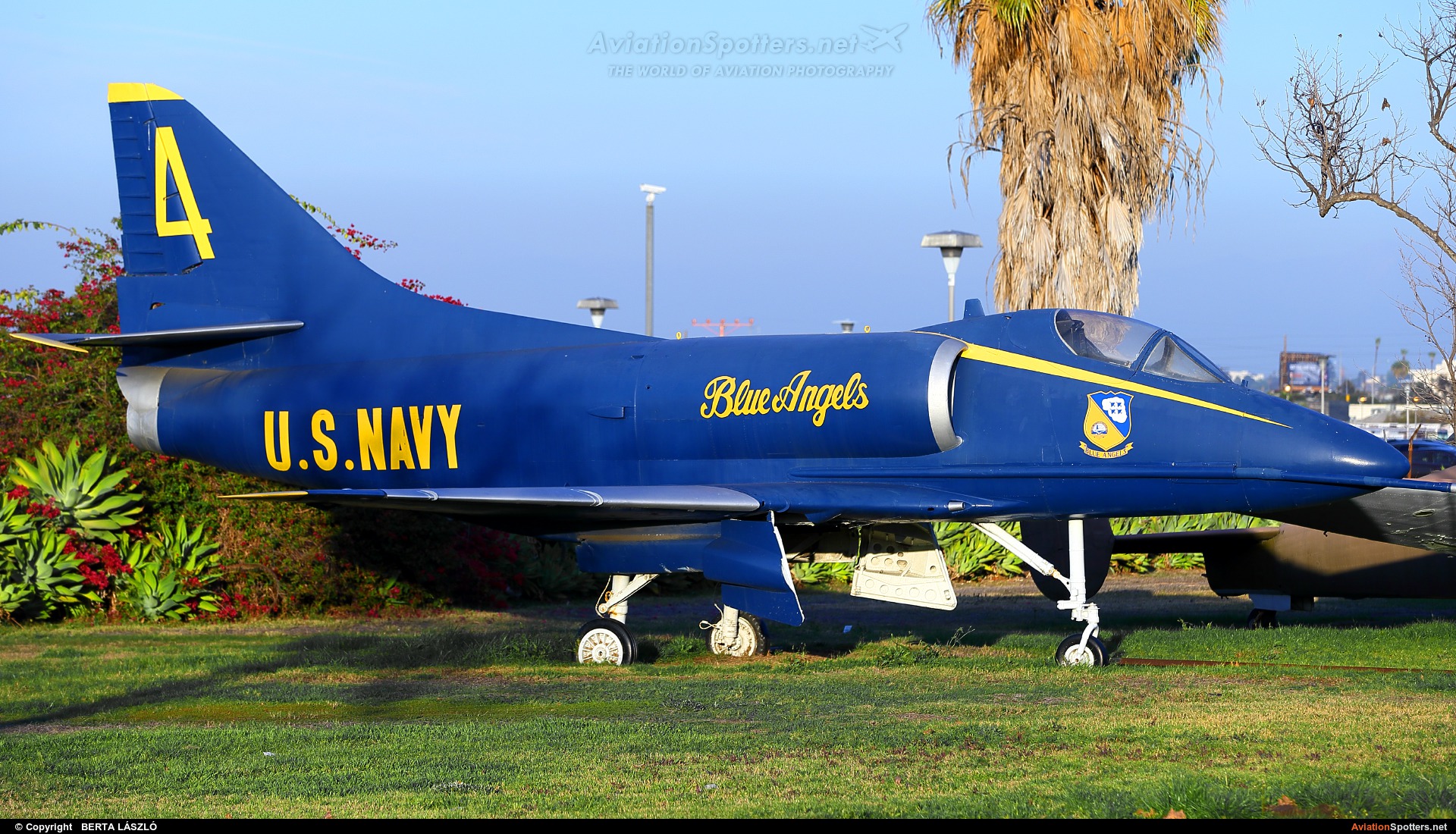 USA - Navy : Blue Angels  -  A-4B Skyhawk  (144930) By BERTA LÁSZLÓ (BERTAL)