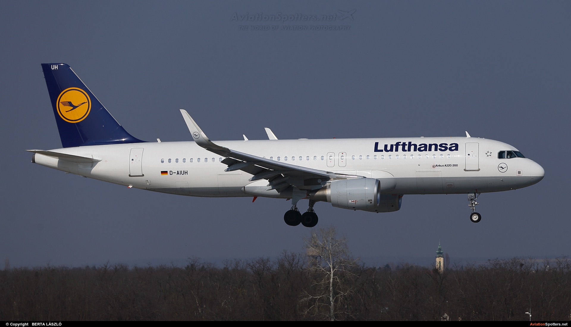 Lufthansa  -  A320-214  (D-AIUH) By BERTA LÁSZLÓ (BERTAL)