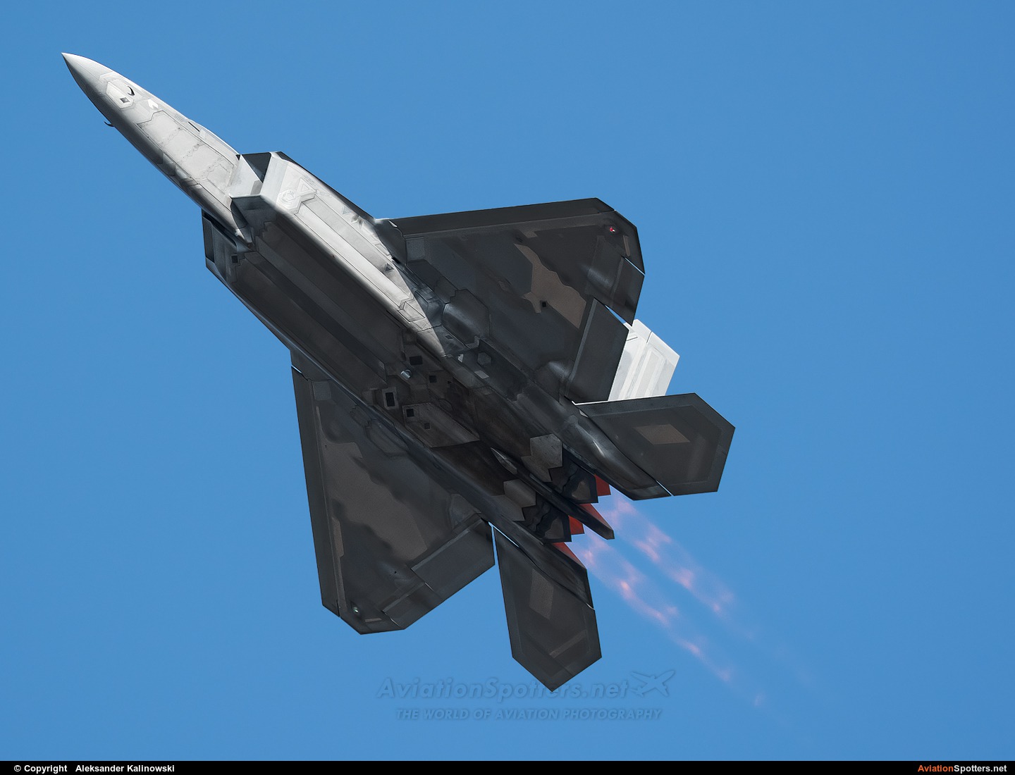 United States Air Force  -  F-22A Raptor  (05-4098) By Aleksander Kalinowski (schwefel)
