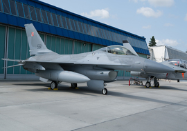 General Dynamics - F-16A Fighting Falcon (561) - PEPE74