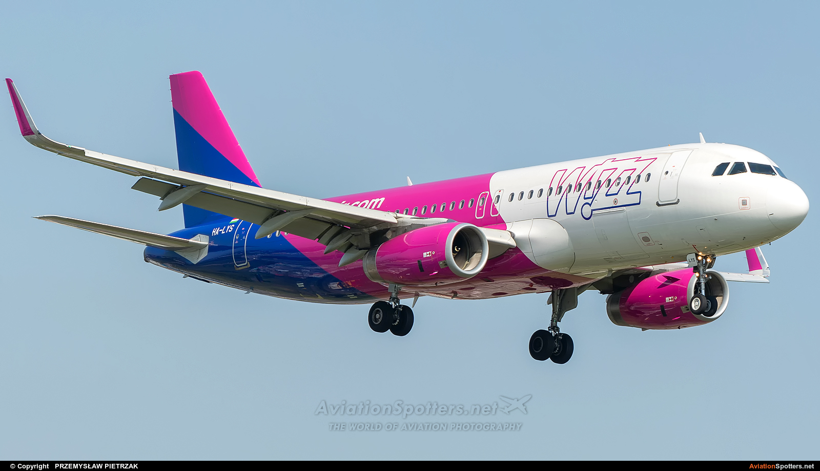 Wizz Air  -  A320-232  (HA-LYS) By PRZEMYSŁAW PIETRZAK (PEPE74)