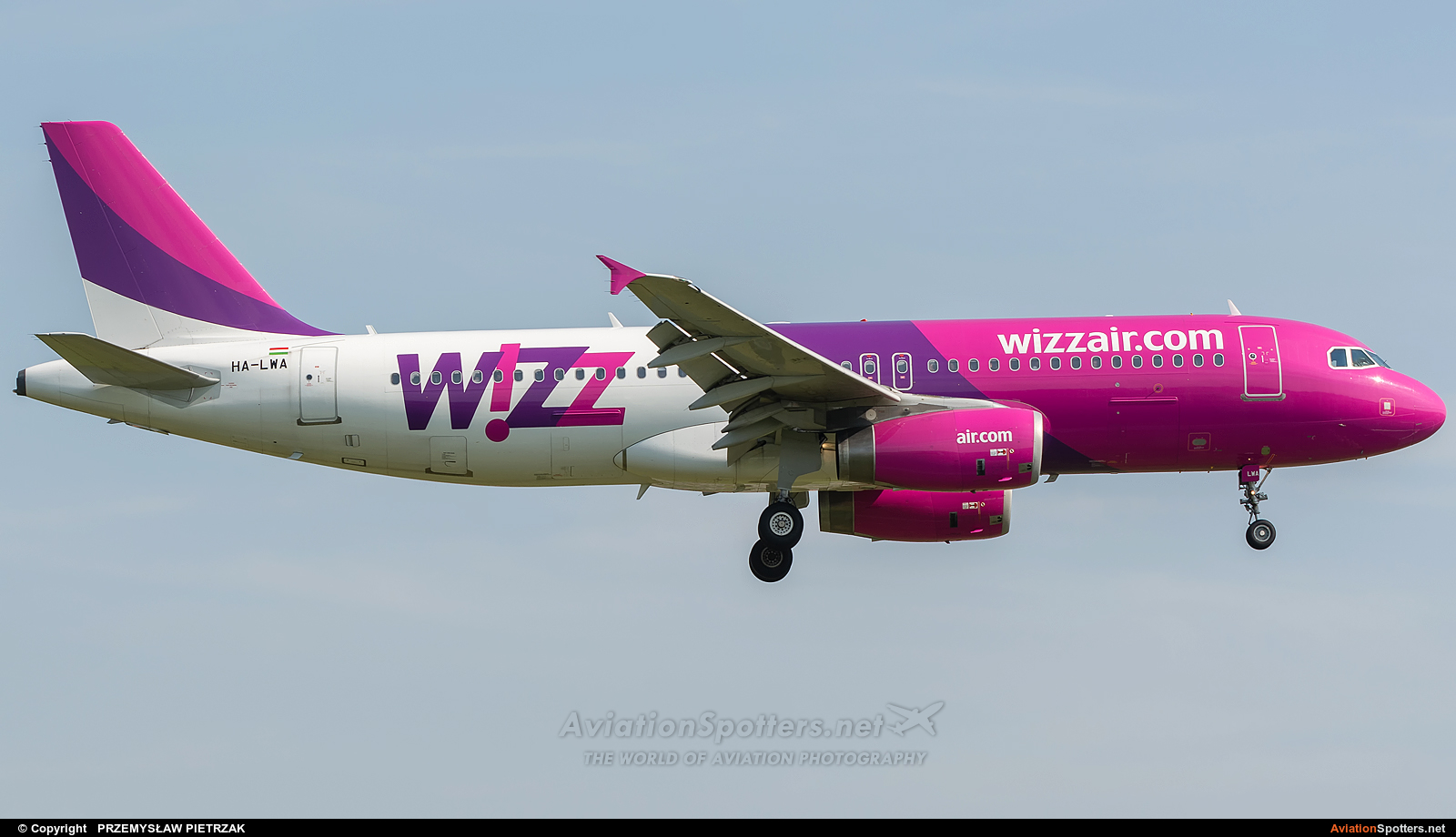Wizz Air  -  A320-232  (HA-LWA) By PRZEMYSŁAW PIETRZAK (PEPE74)