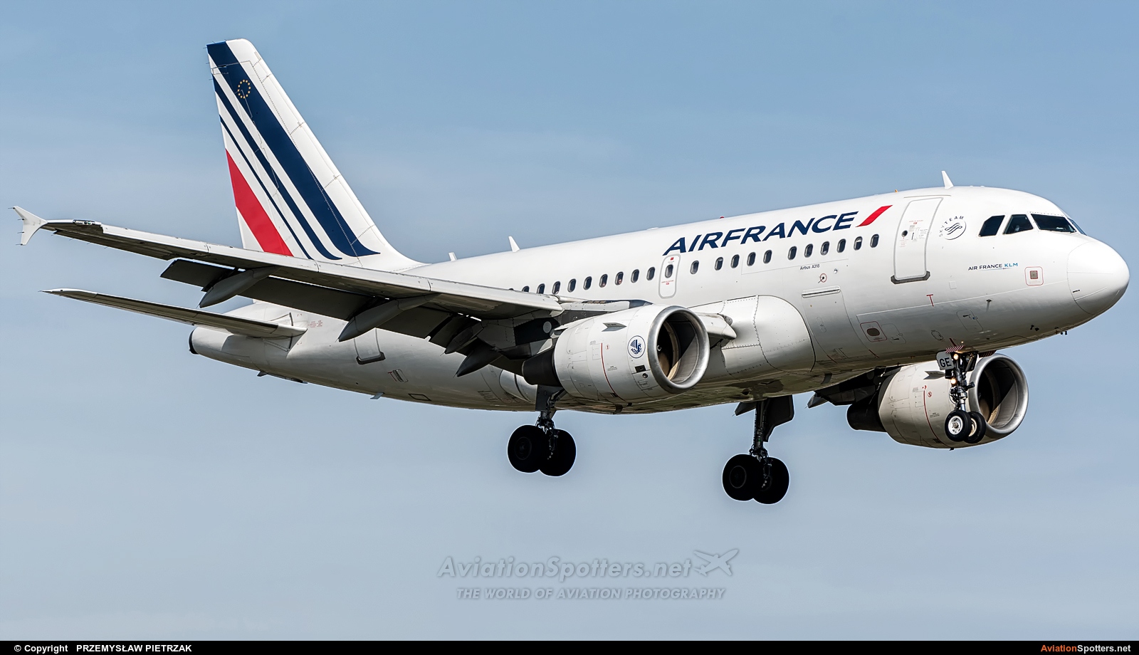 Air France  -  A318  (F-GUGE) By PRZEMYSŁAW PIETRZAK (PEPE74)