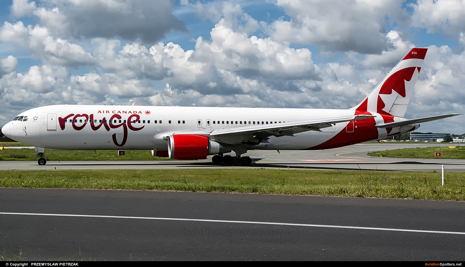 Air Canada Rouge  -  767-300ER  (C-GHLA) By PRZEMYSŁAW PIETRZAK (PEPE74)
