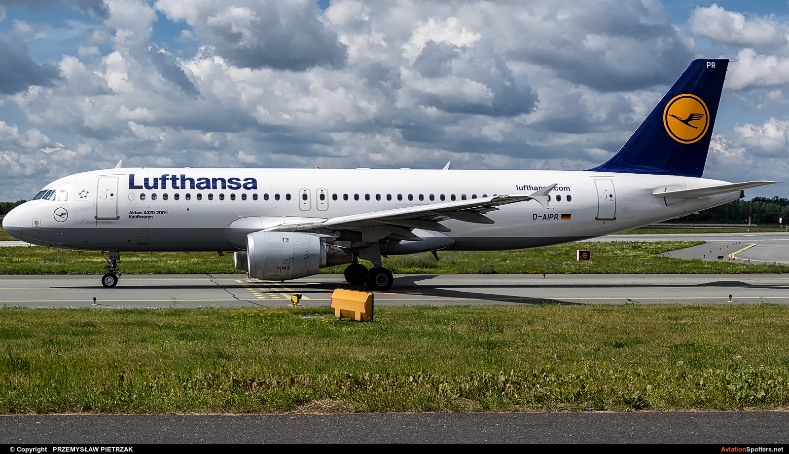 Lufthansa  -  A320  (D-AIPR) By PRZEMYSŁAW PIETRZAK (PEPE74)