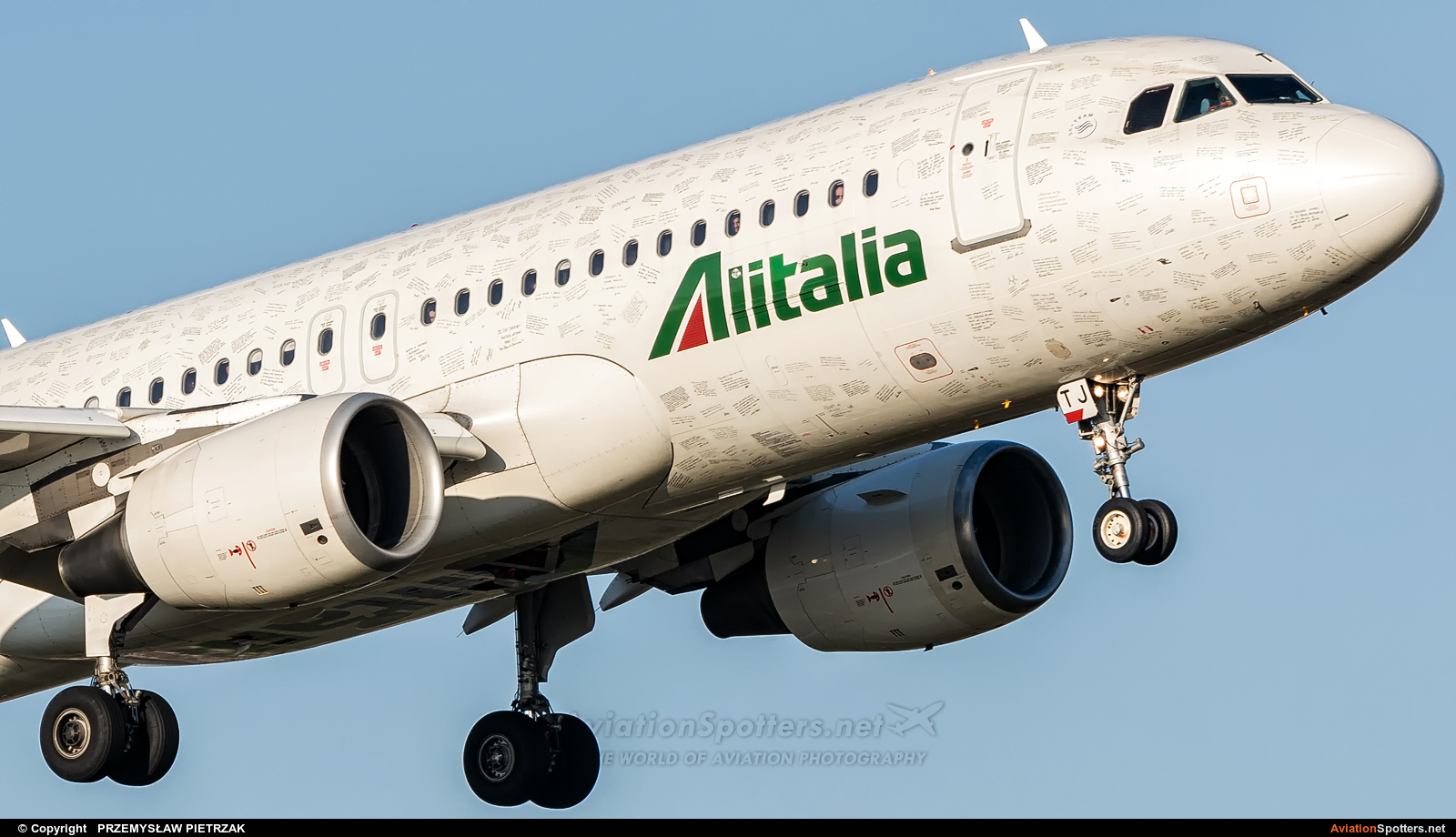 Alitalia  -  A320  (EI-DTH) By PRZEMYSŁAW PIETRZAK (PEPE74)