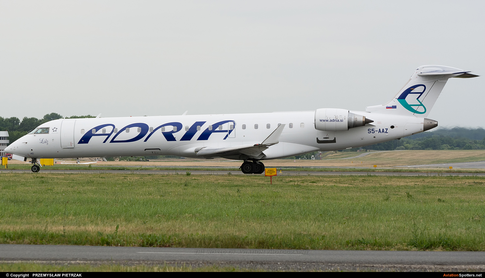 Adria Airways  -  CRJ-701ER  (S5-AAZ) By PRZEMYSŁAW PIETRZAK (PEPE74)