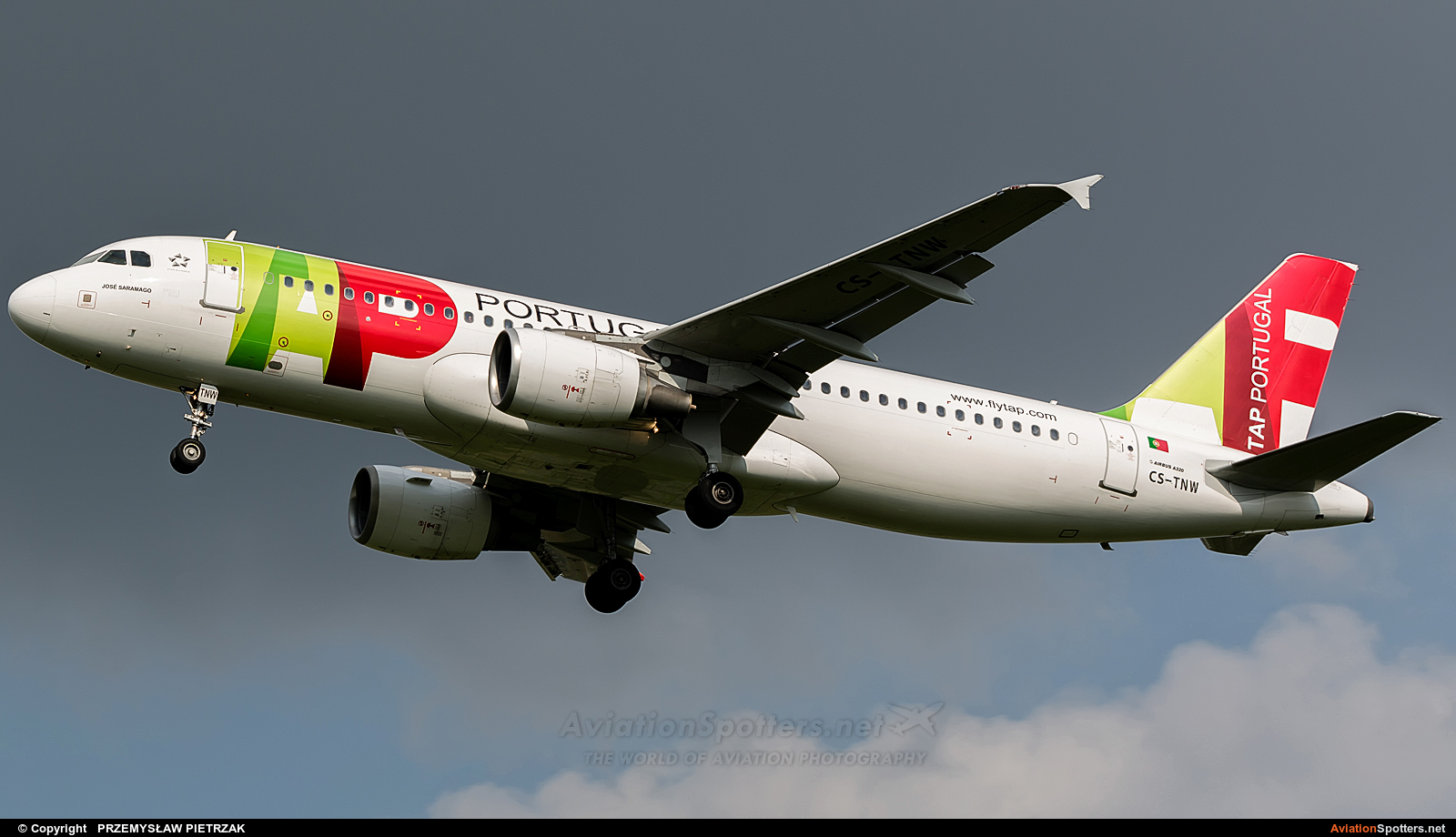 TAP Portugal  -  A320-214  (CS-TNW) By PRZEMYSŁAW PIETRZAK (PEPE74)