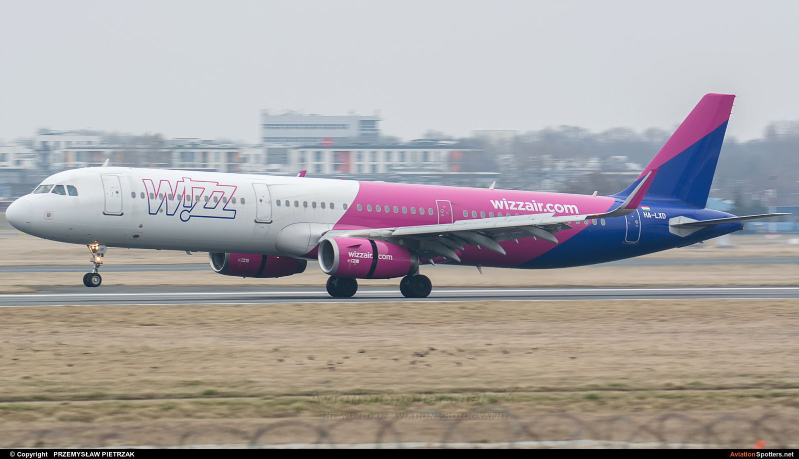 Wizz Air  -  A321-231  (HA-LXD) By PRZEMYSŁAW PIETRZAK (PEPE74)
