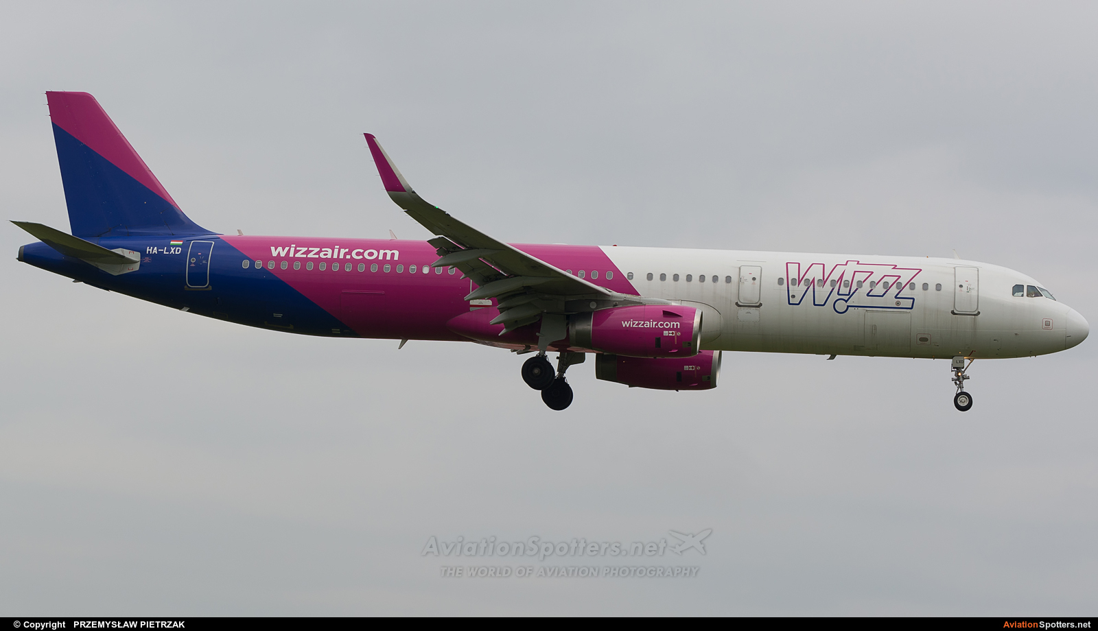 Wizz Air  -  A321-231  (HA-LXD) By PRZEMYSŁAW PIETRZAK (PEPE74)