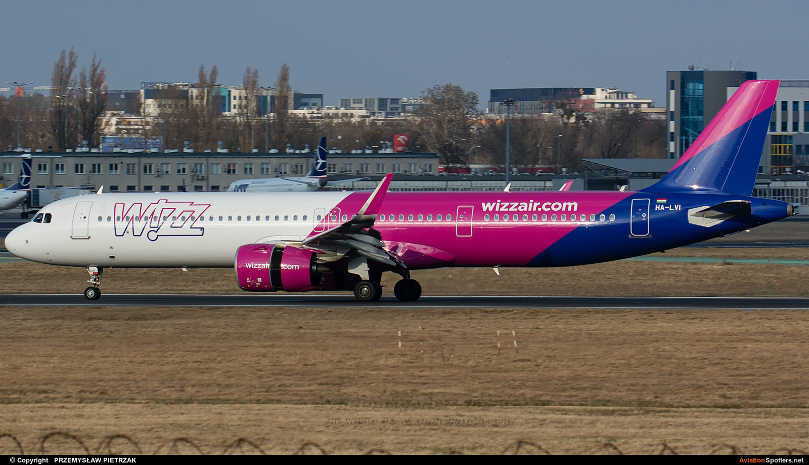 Wizz Air  -  A321-251N  (HA-LVI) By PRZEMYSŁAW PIETRZAK (PEPE74)