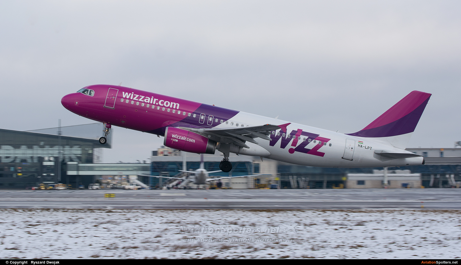 Wizz Air  -  A320  (HA-LPT) By Ryszard Dwojak (ryś)