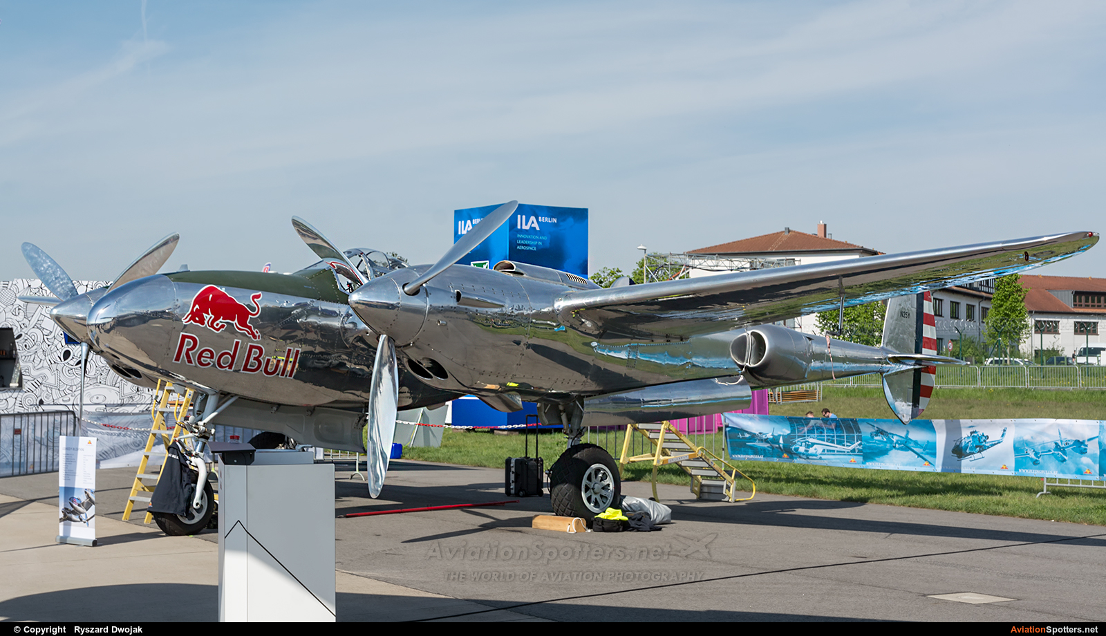 Private  -  P-38 Lightning  (N25Y) By Ryszard Dwojak (ryś)